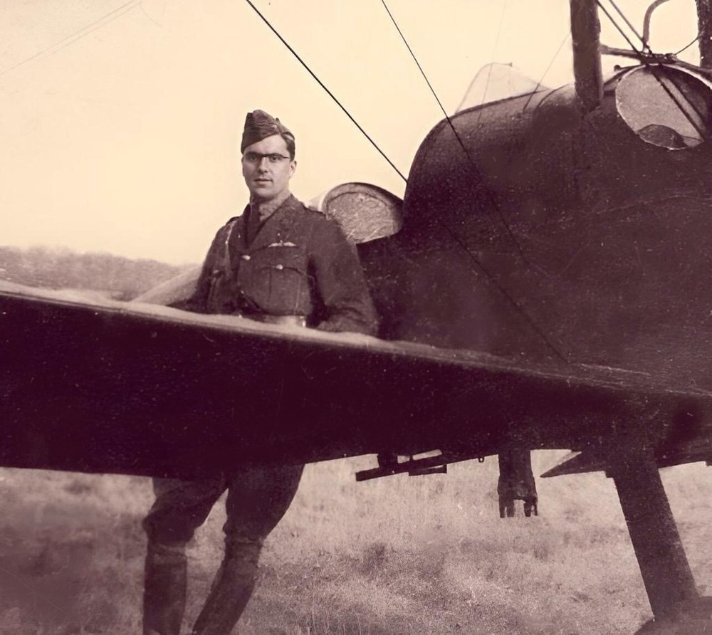 From the Archives 📦 Unidentified aircraft in flight, circa 1917