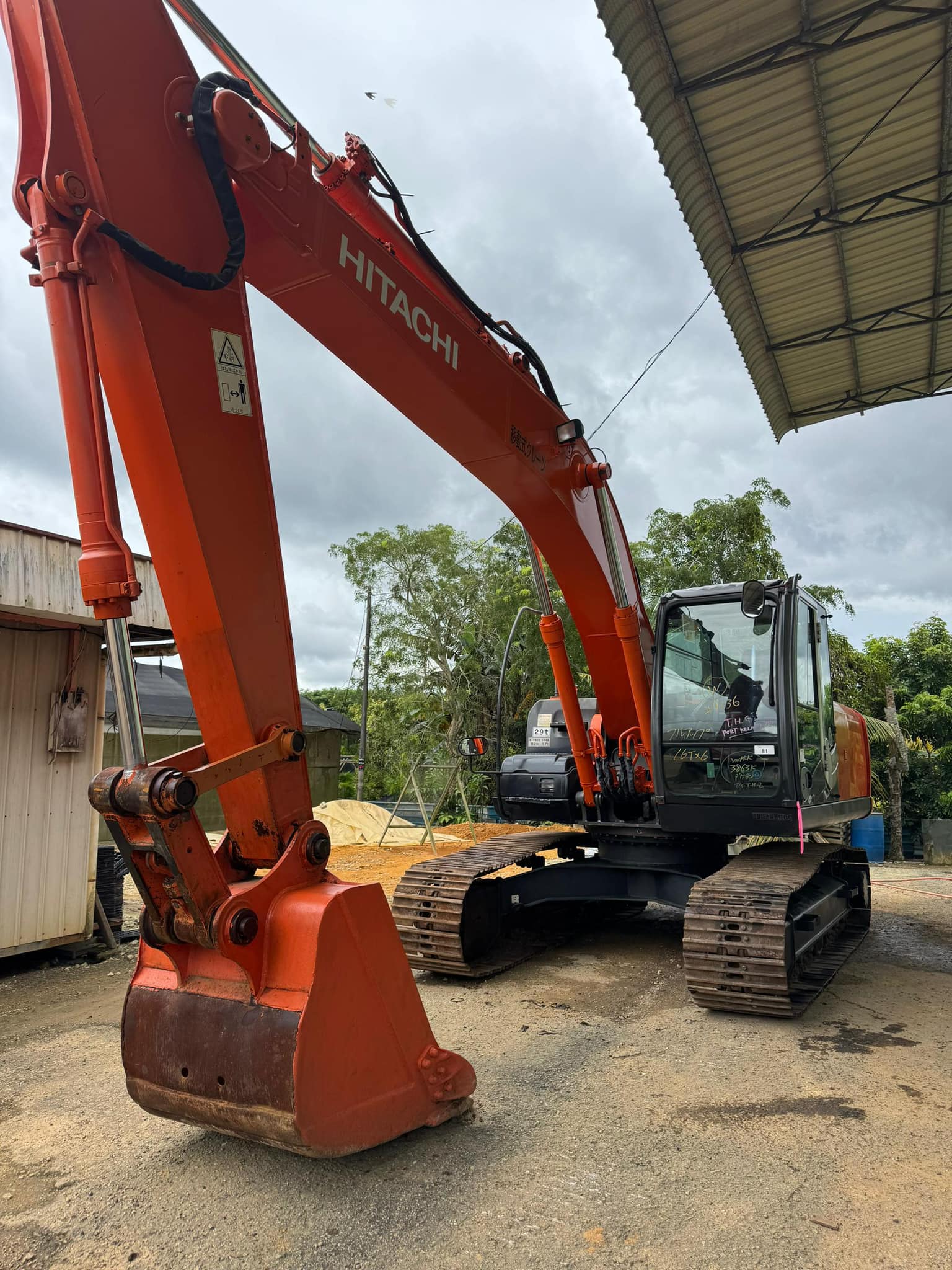 Hitachi ZX 200-3 excavator for sale