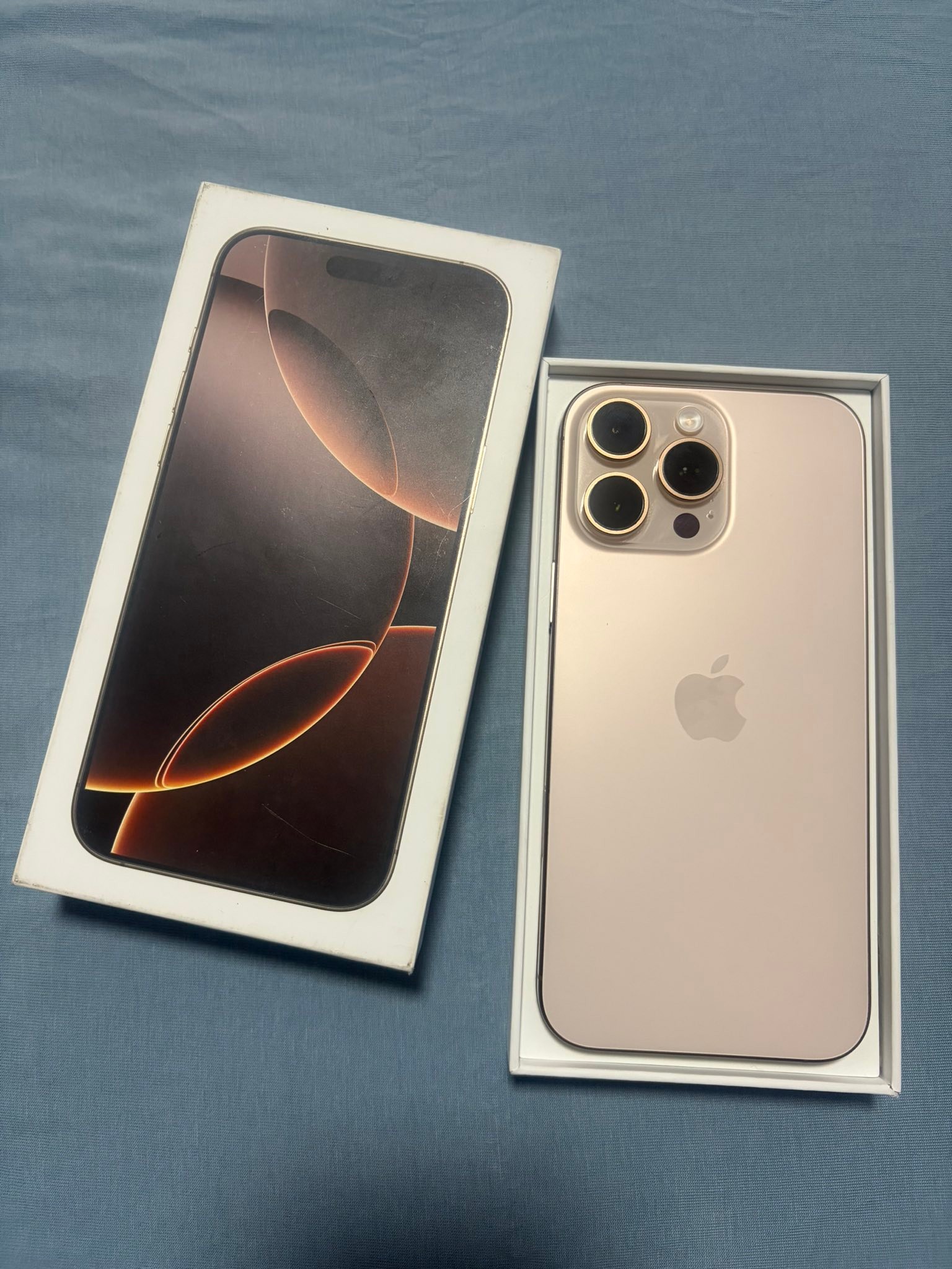 Apple 16 pro max 256gb Excellent condition like new Comes with box 