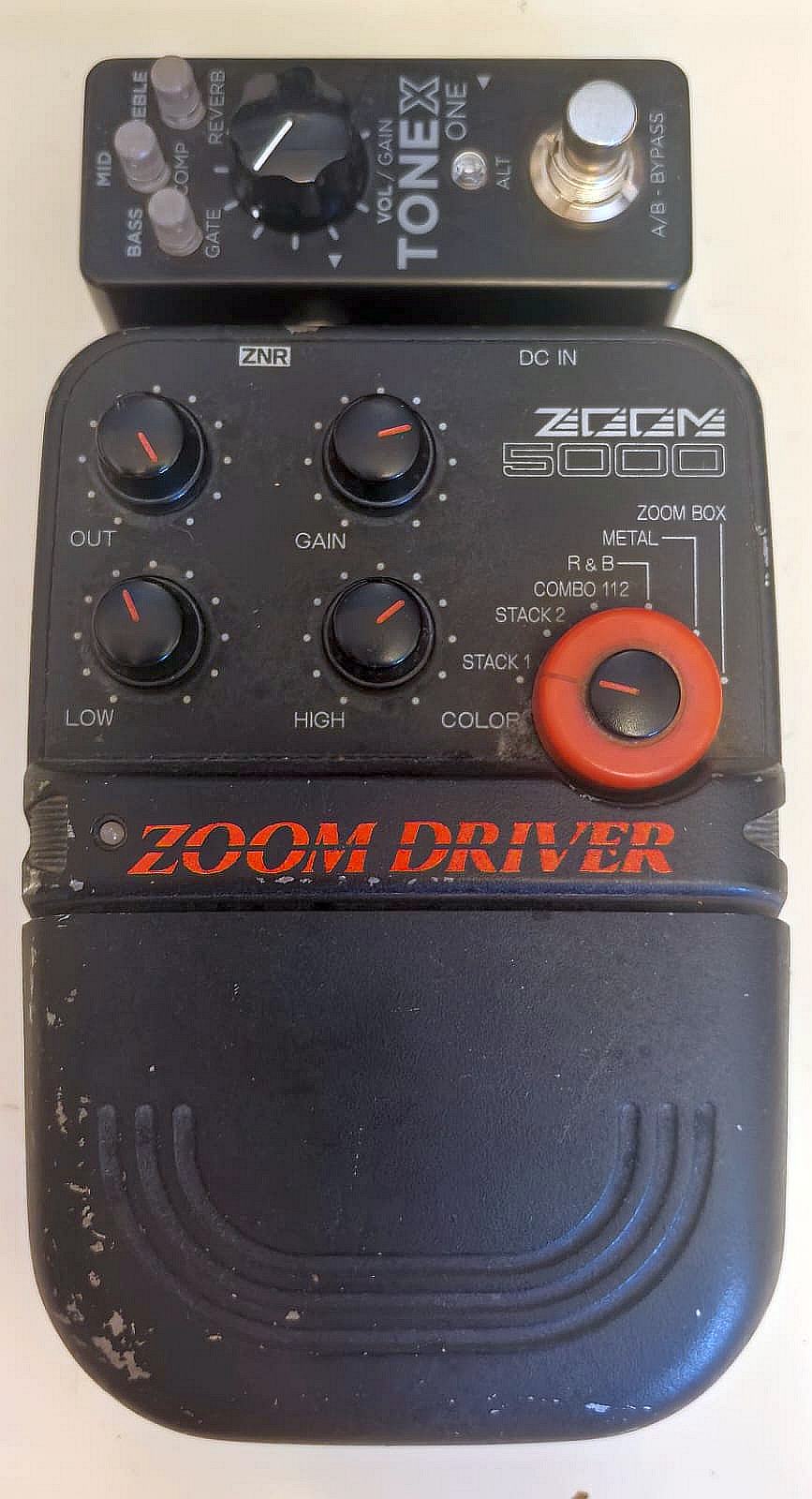Anyone have a working Zoom 9002? I have two: they both power up