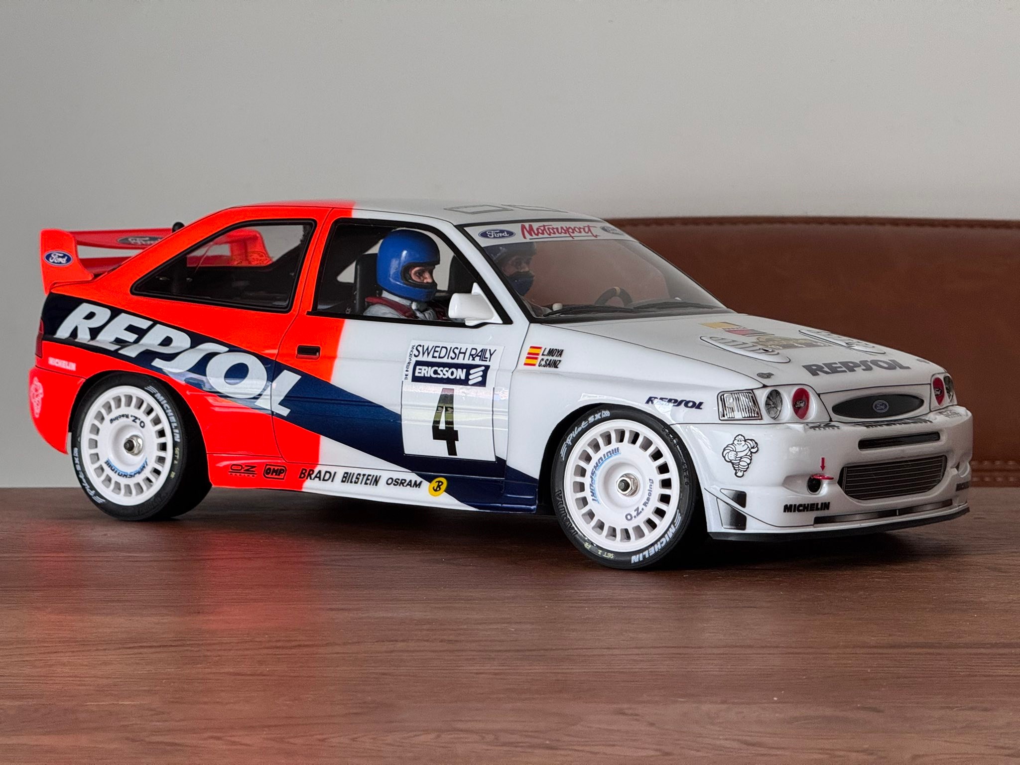 1/18 UT Models, Ford Escort WRC “Repsol” Carlos Sainz 1997 Network
