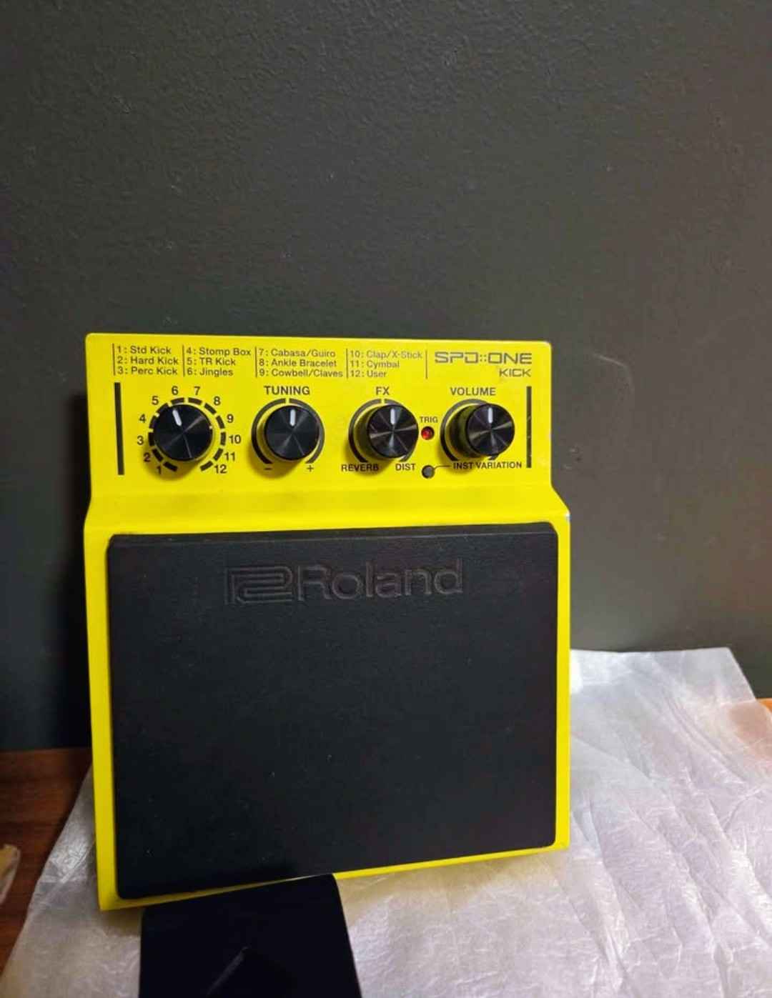 Up for sale is this hardly used Roland SPD One percussion pad