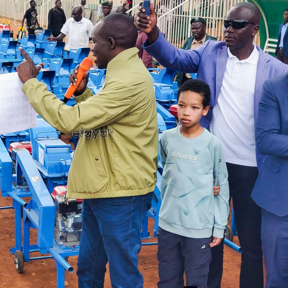 Rogers Albert - This is Governor Simba Arati’s son. Why... | Facebook