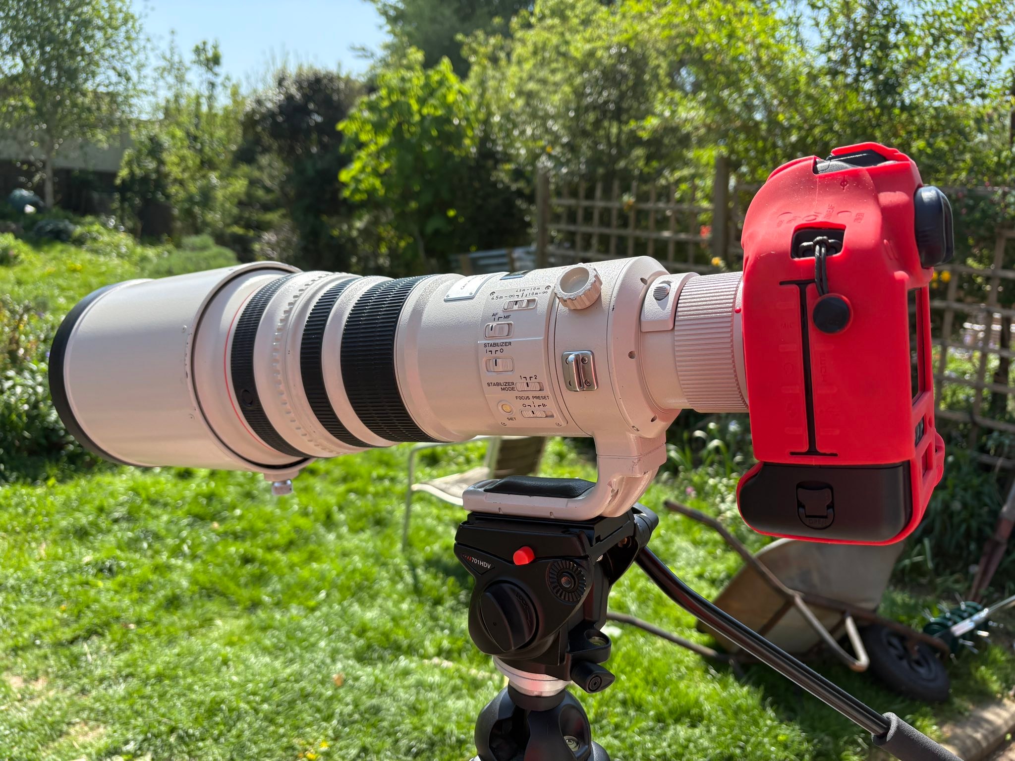 Canon EF 500mm f4 L IS lens with 2x extender for sports and wildlife