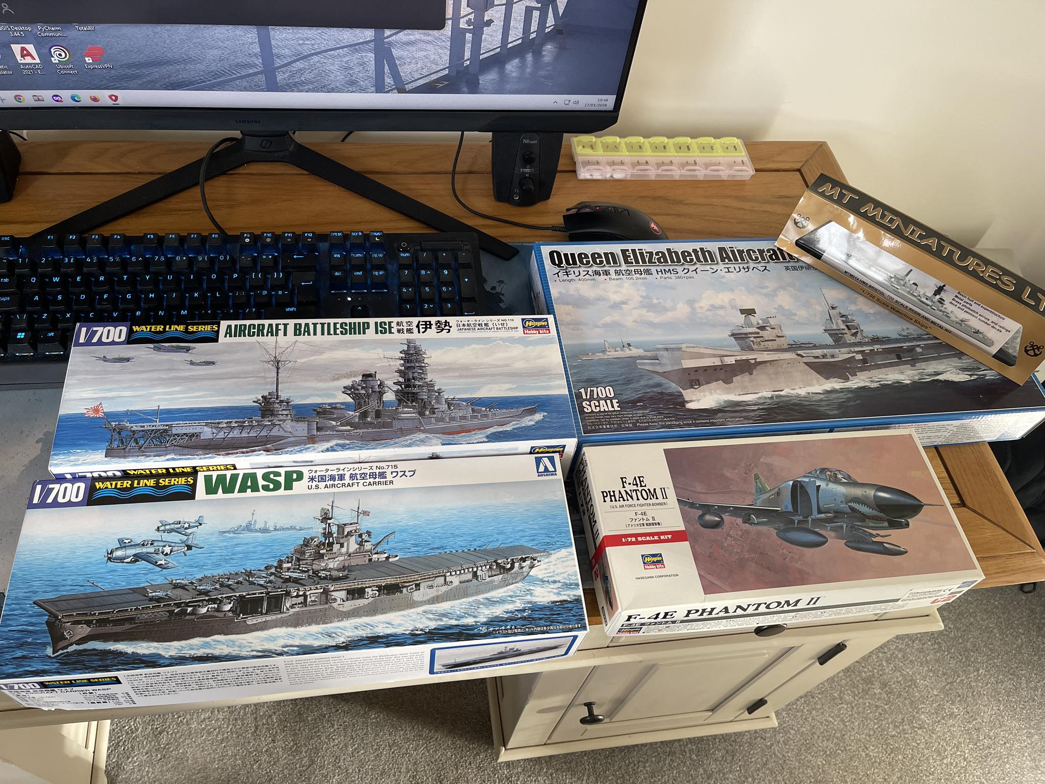 1/700 scale model collection including aircraft carriers and