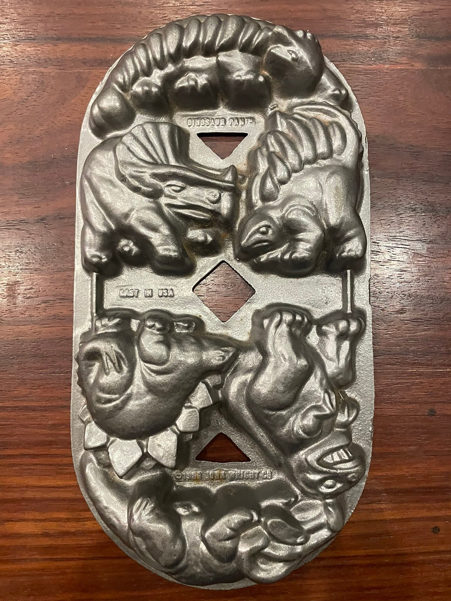 マフィンパン John Wright社 恐竜型(鋳鉄製) Dinosaur cast iron pan recipes needed