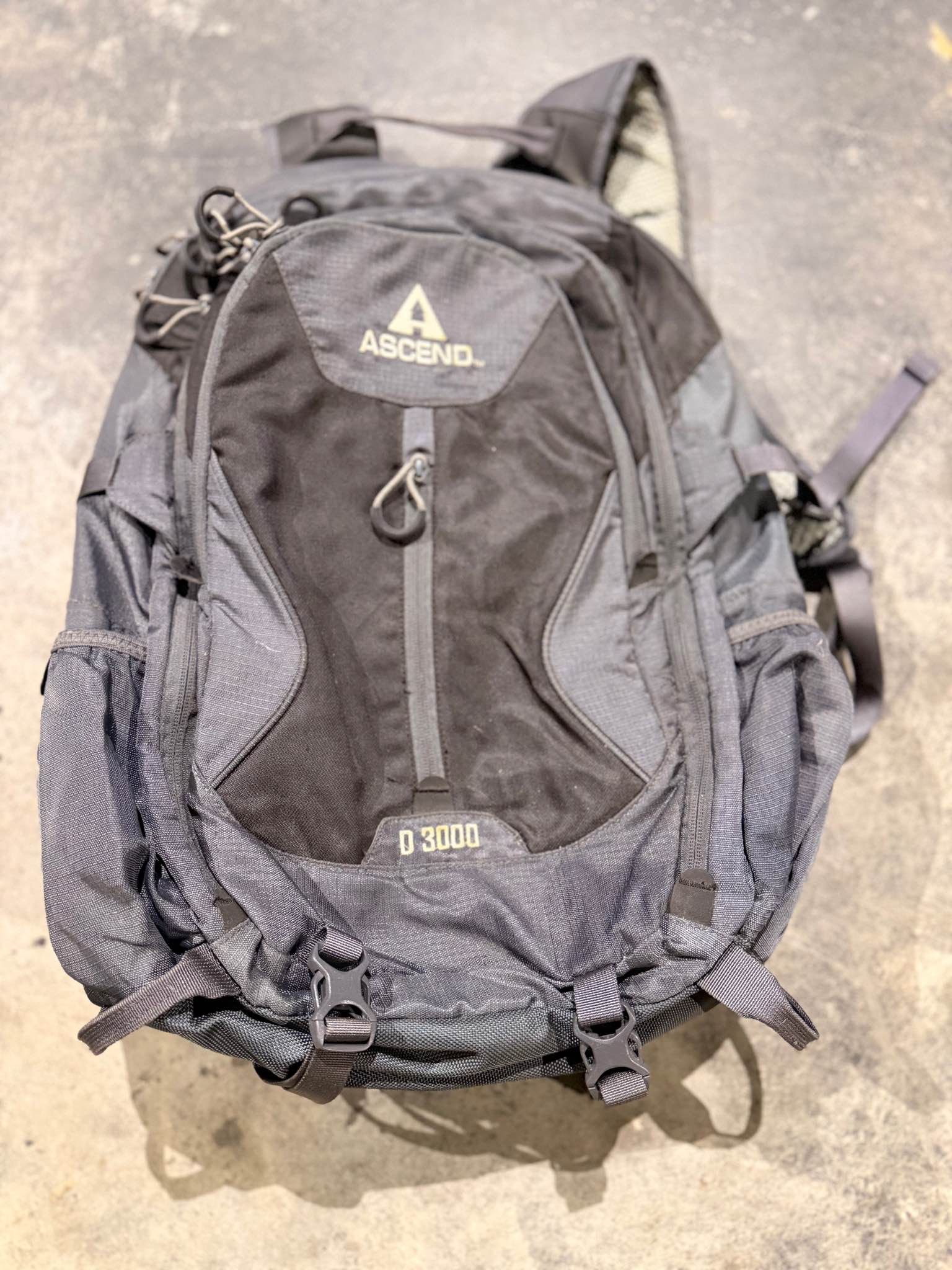 backpack and laptop bag TORRO Commuter (17.5L, Water-Resistant) Color:Surreal Spots Concealed Gun Carry Backpack adidas Classic Daily Front zip pocket It