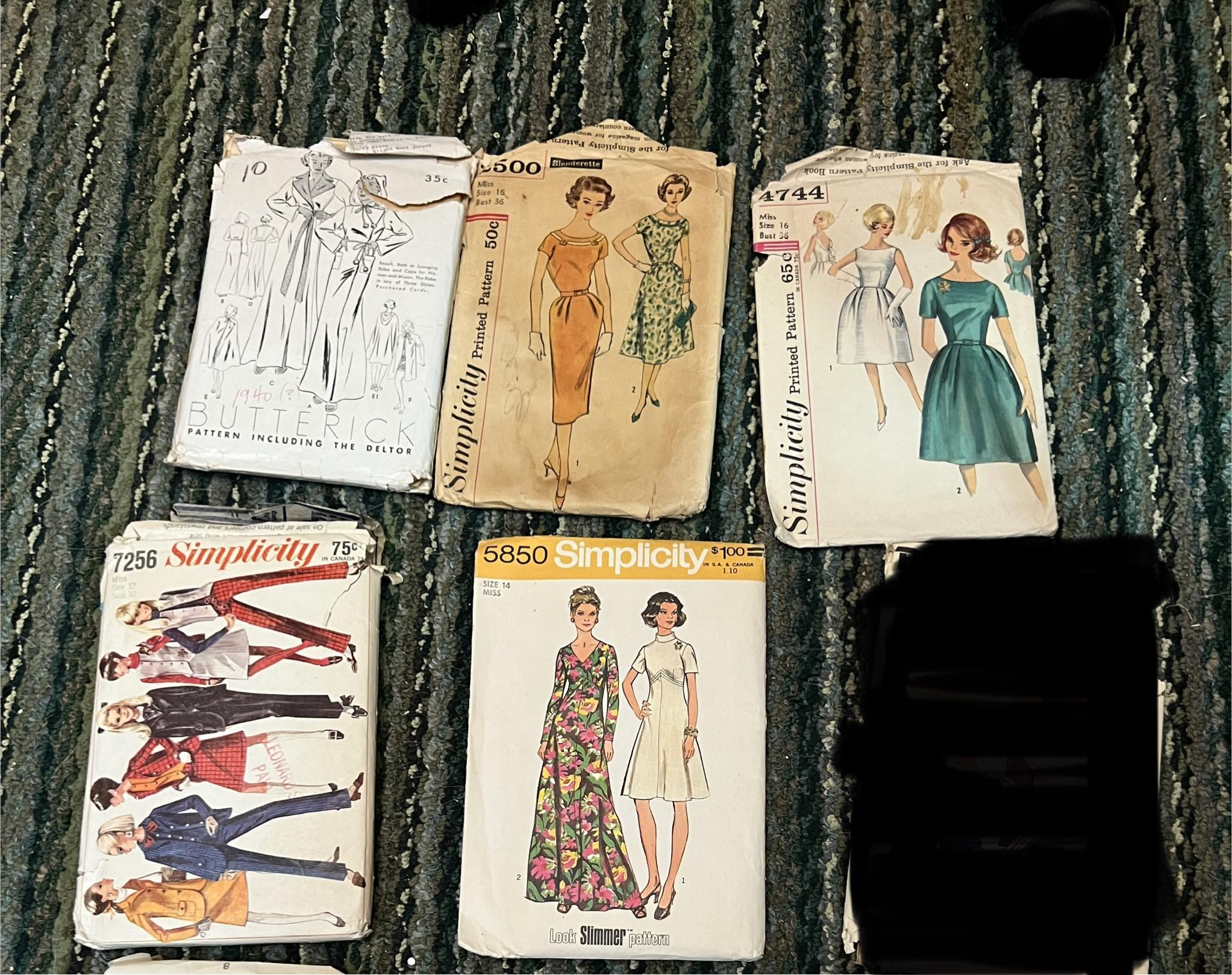 Vintage sewing patterns from 1940s to 1970s including Simplicity 7256