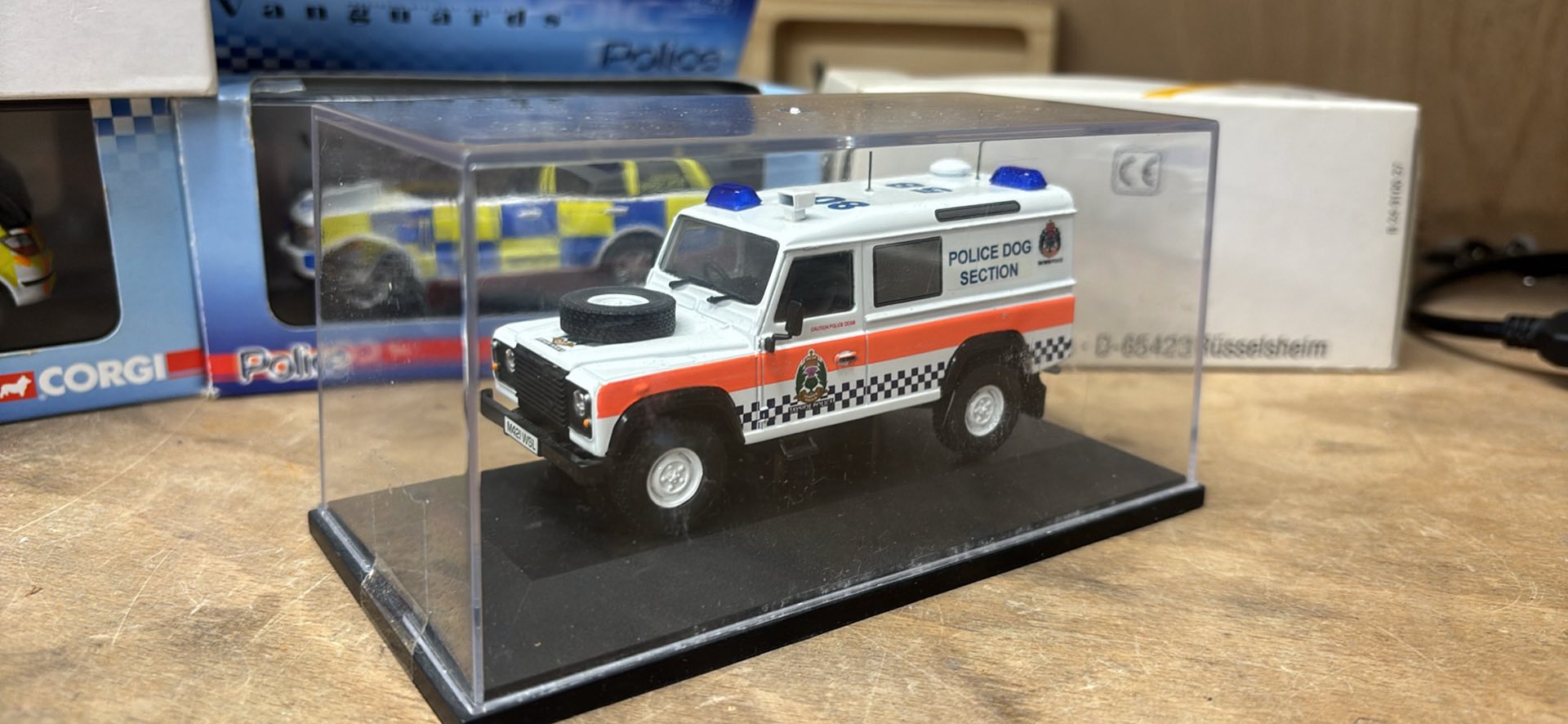 1/43 Land Rover Series 1 Corgi Land Rover Defender 110 RAF Rescue