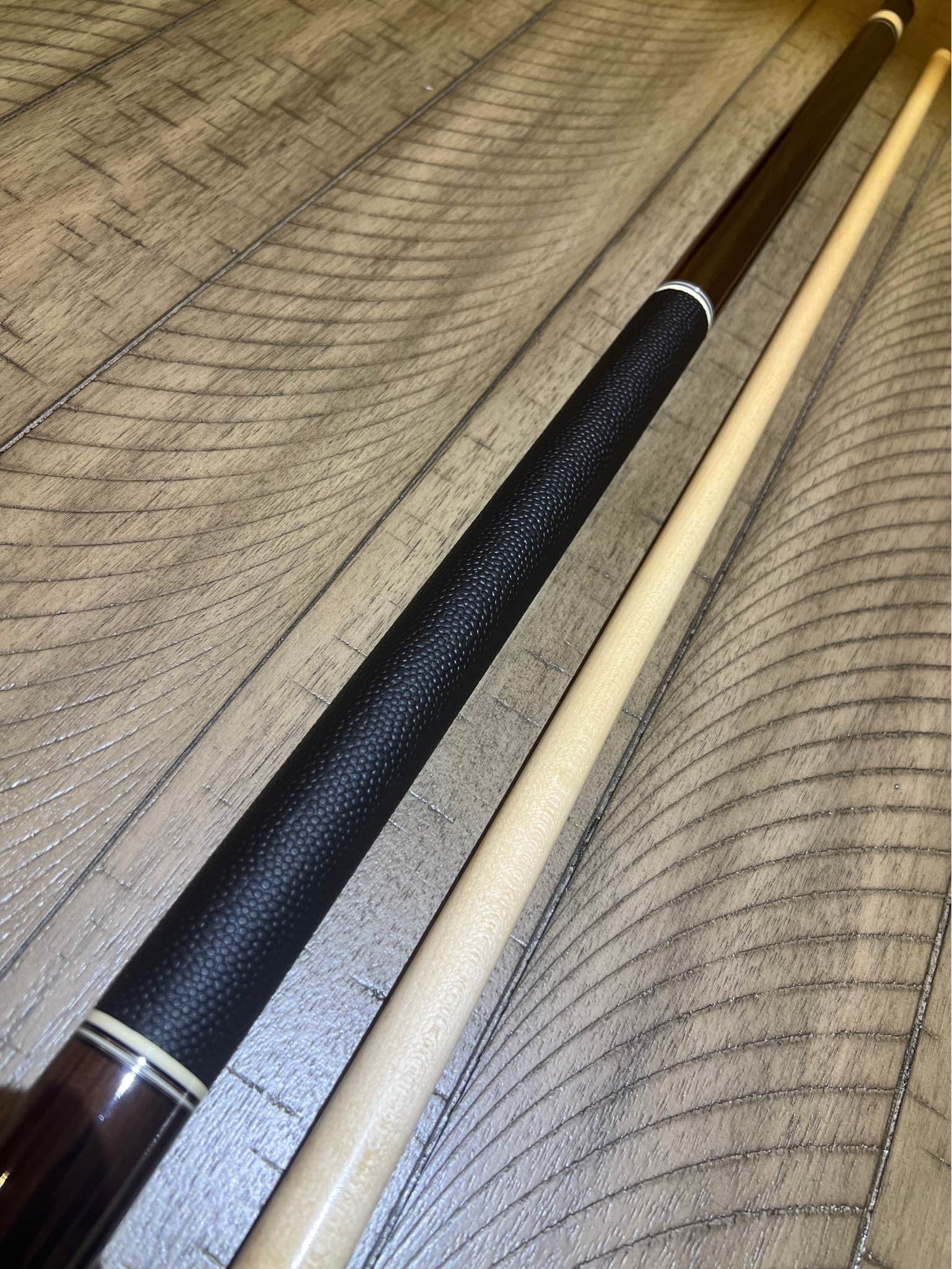 🔥 Mezz axi 157 🔥 Cue is in mint condition just as new No dings