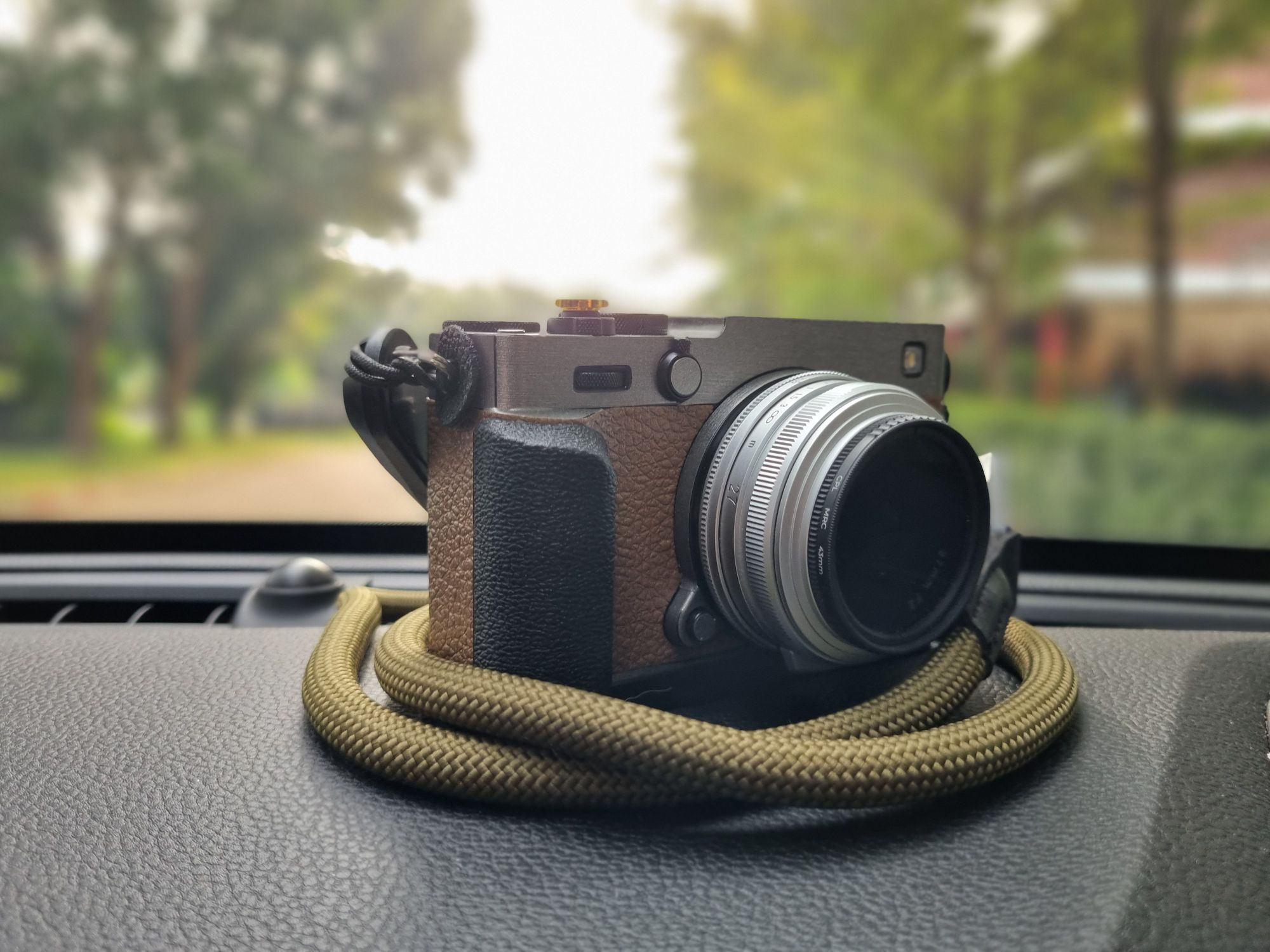 Hi! Are any of you guys using Voigtländer 27mm F2 on X-E5? If so 
