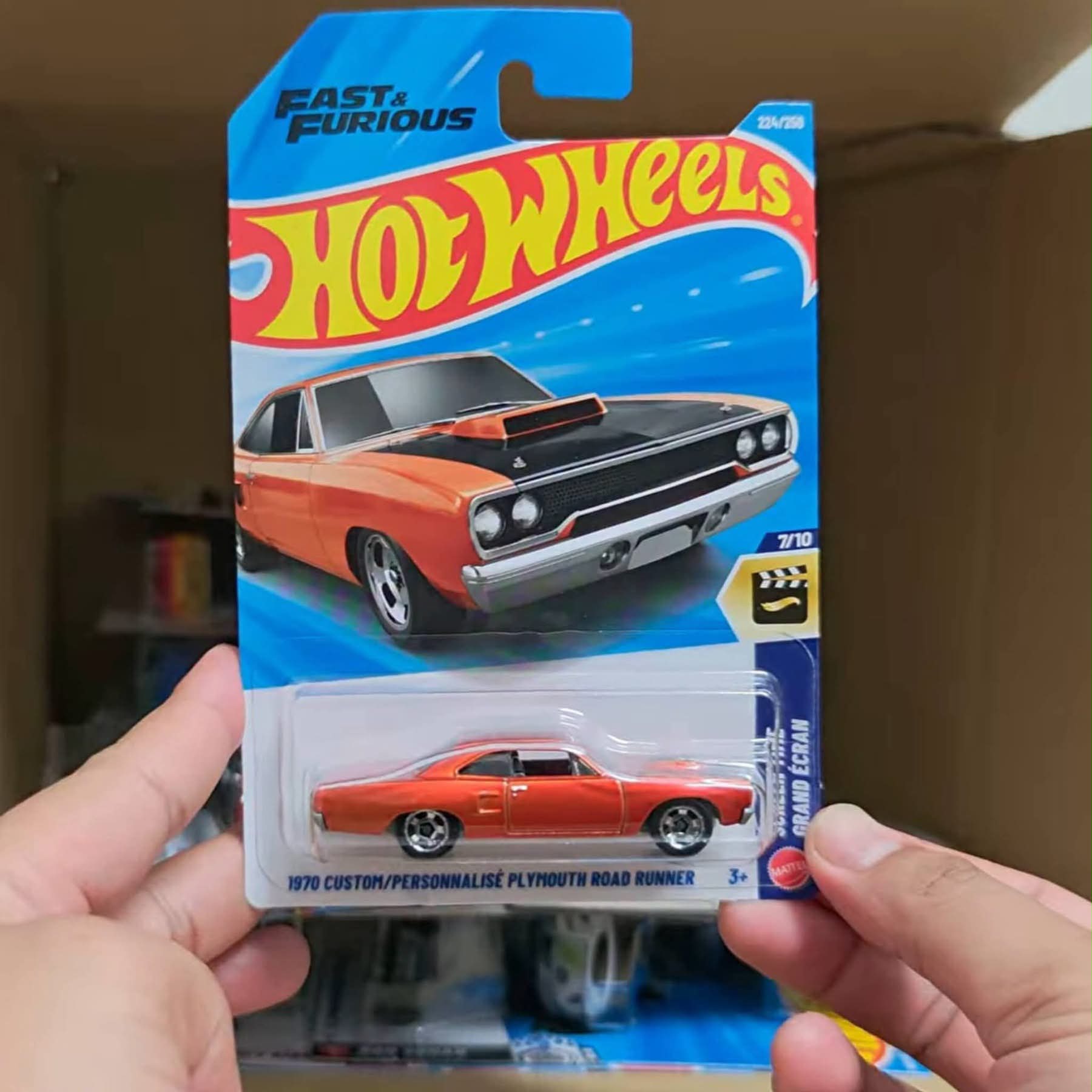 Hot Wheels Classic 70 Roadrunner in Spectra Pink