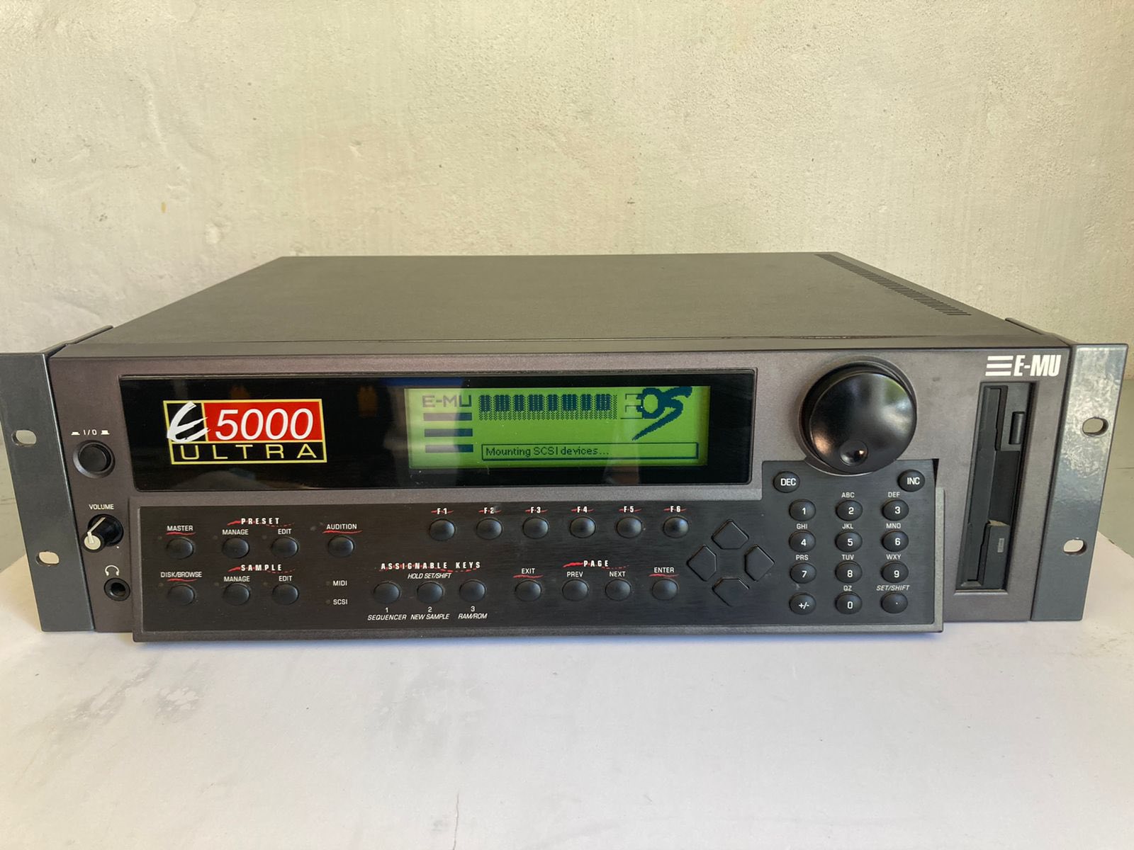 What's needed to install an SSD in an E-mu E5000?
