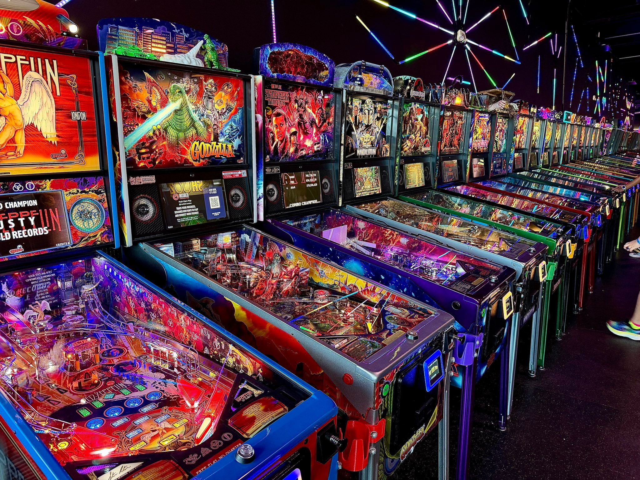 Jared - MIND BLOWING ARCADE IN DFW - The largest arcade in the entire ...