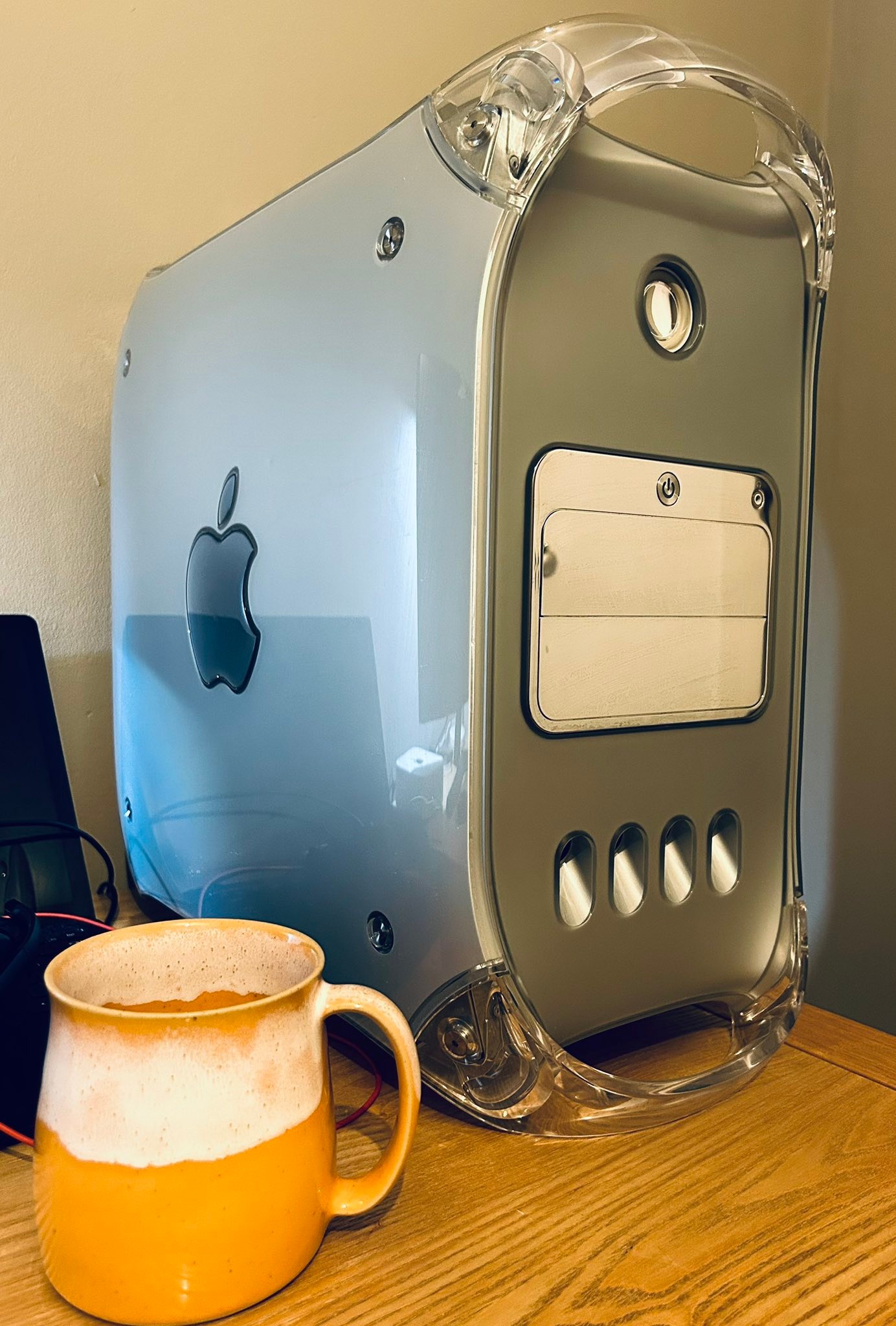 You could quite literally eat your dinner off this Powermac G4