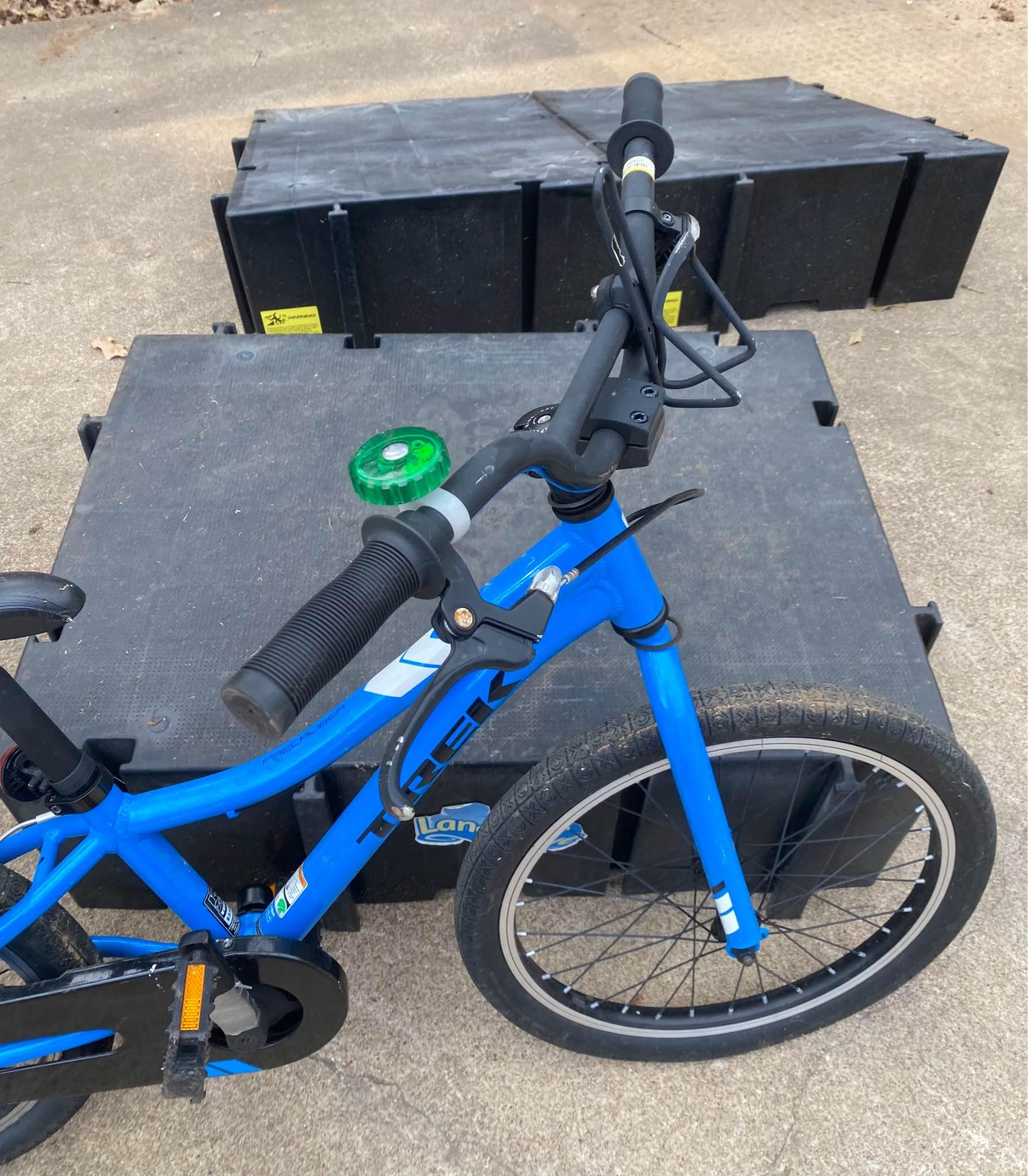 britax boulevard clicktight convertible car seat cool flow gray Seat, 2022, Rebecca Minkoff Darren Leather Yellow & Turquoise Blue Zebra Dirt Bike Motorcycle Helmet - KingsMotorcycleFairings.com Designed with clean lines Size:Medium 23