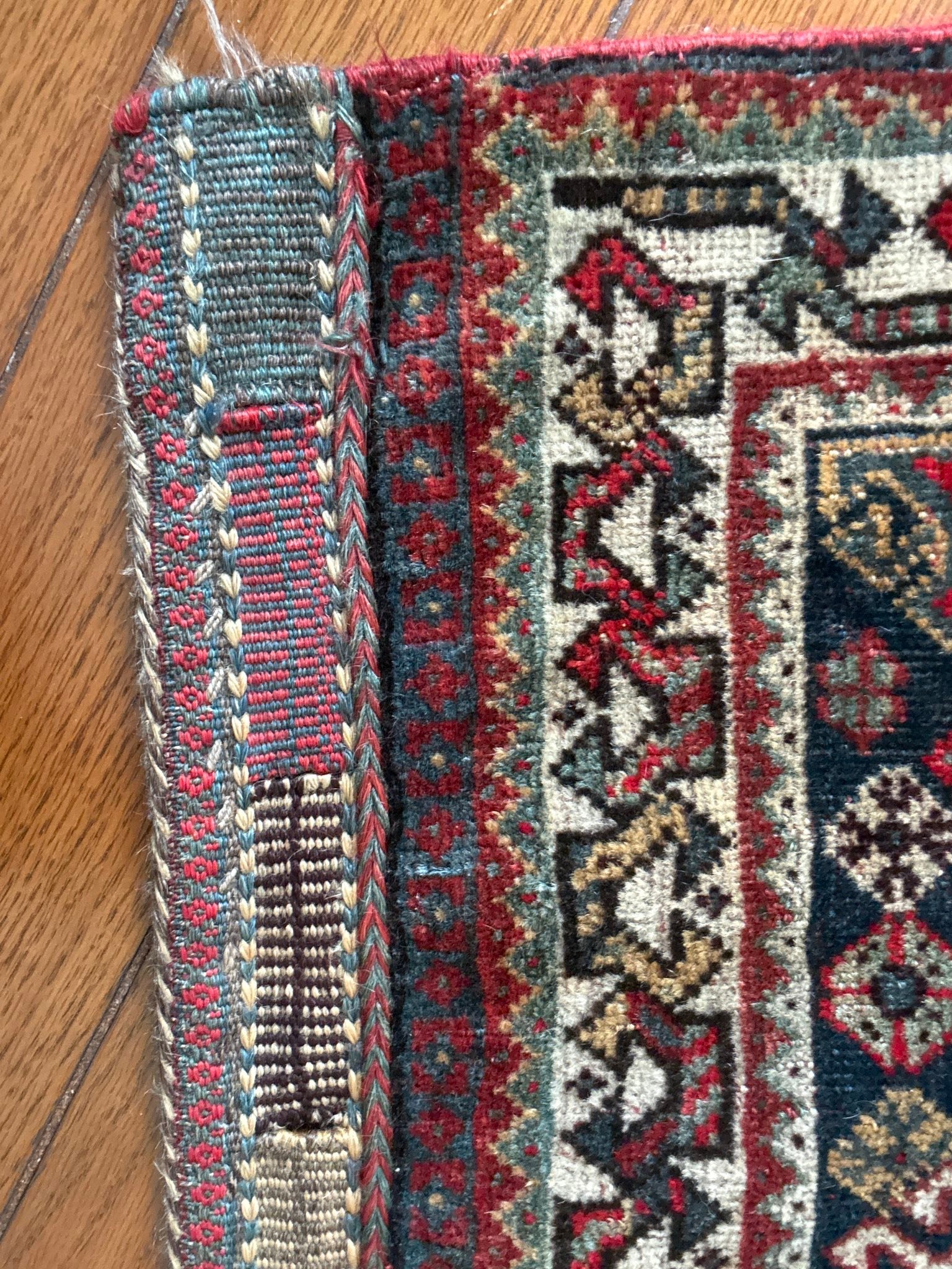 Identifying qashqai or khamseh rug type?
