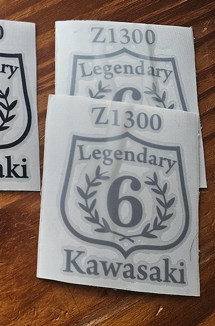 SELLING AN COMPLETELY SEALED KAWASAKI LEOSTAR DECAL IN RED, GREEN