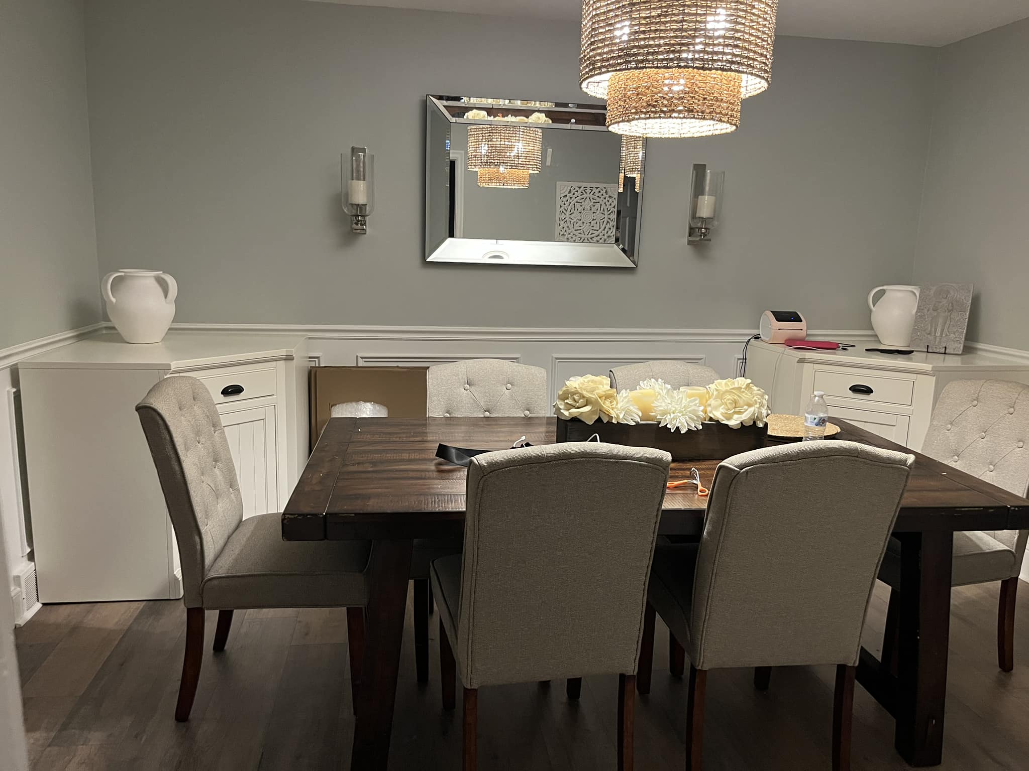 How to Decorate Two Walls around the Dining Room: Stunning Ideas