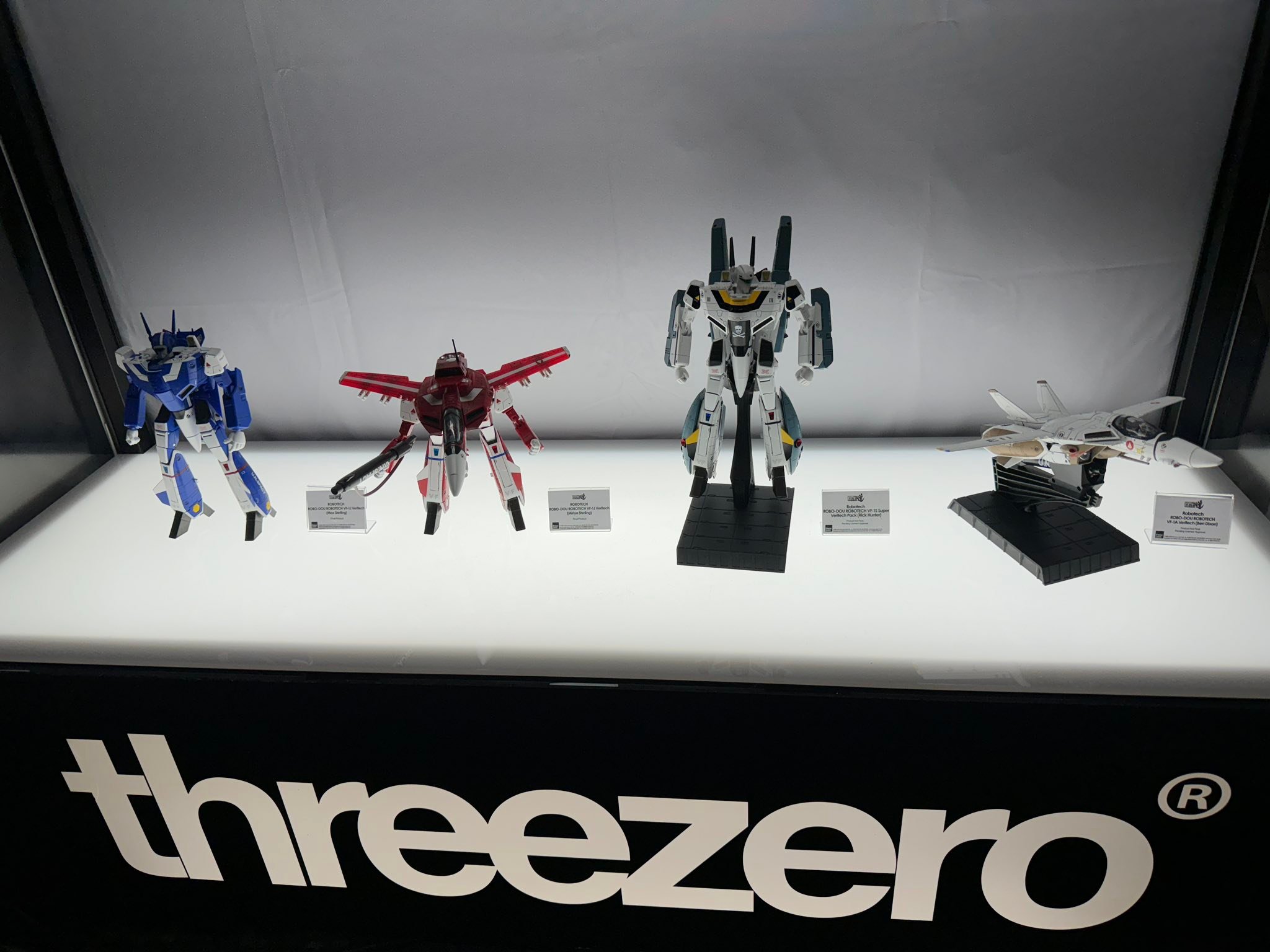ThreeZero's VF-1S Valkyrie Toy Review and Comparison