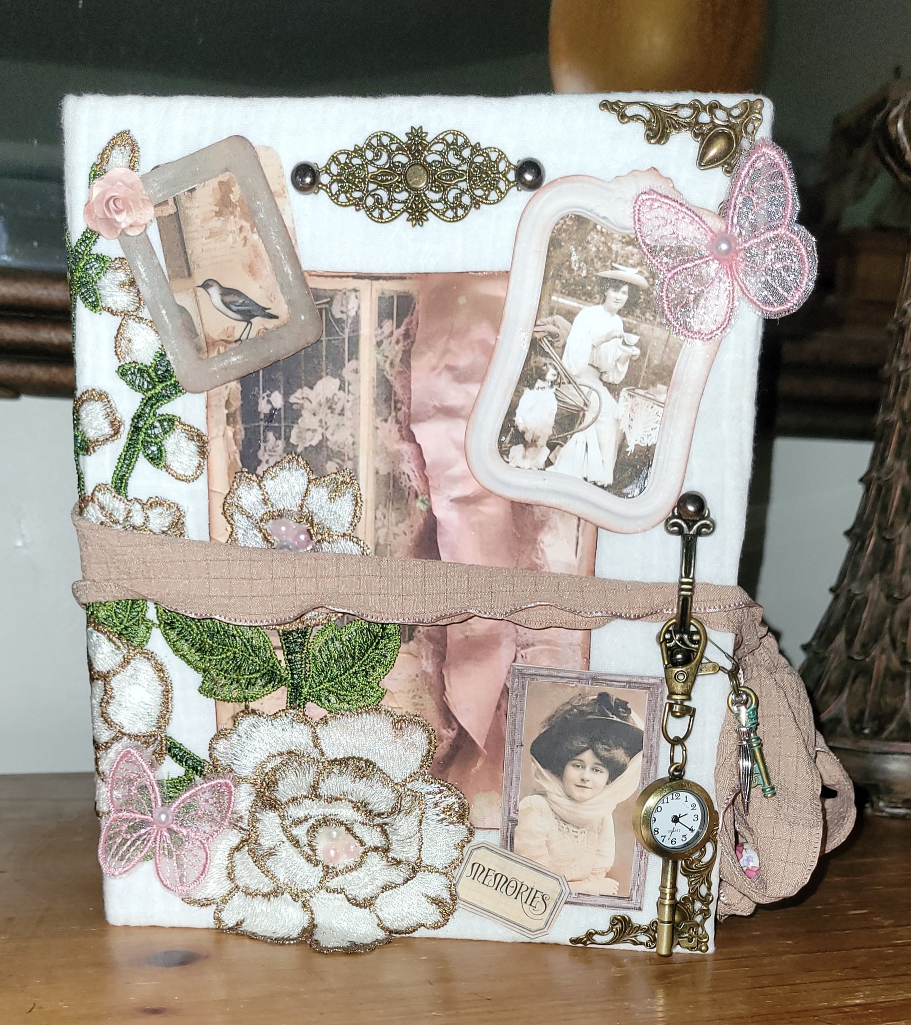 Creating a Vintage Shabby Chic Junk Journal