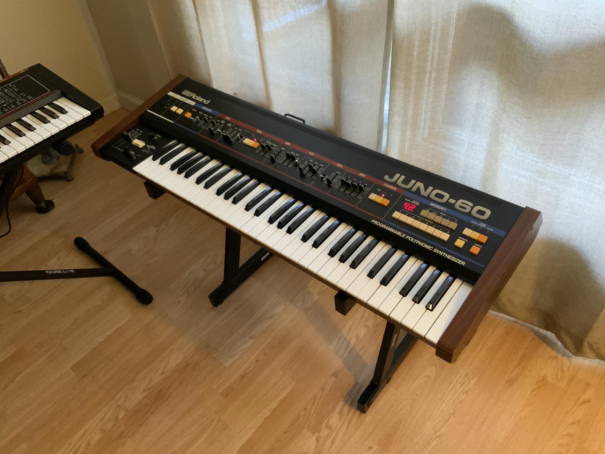 Roland Juno-60 synthesizer review and first impressions