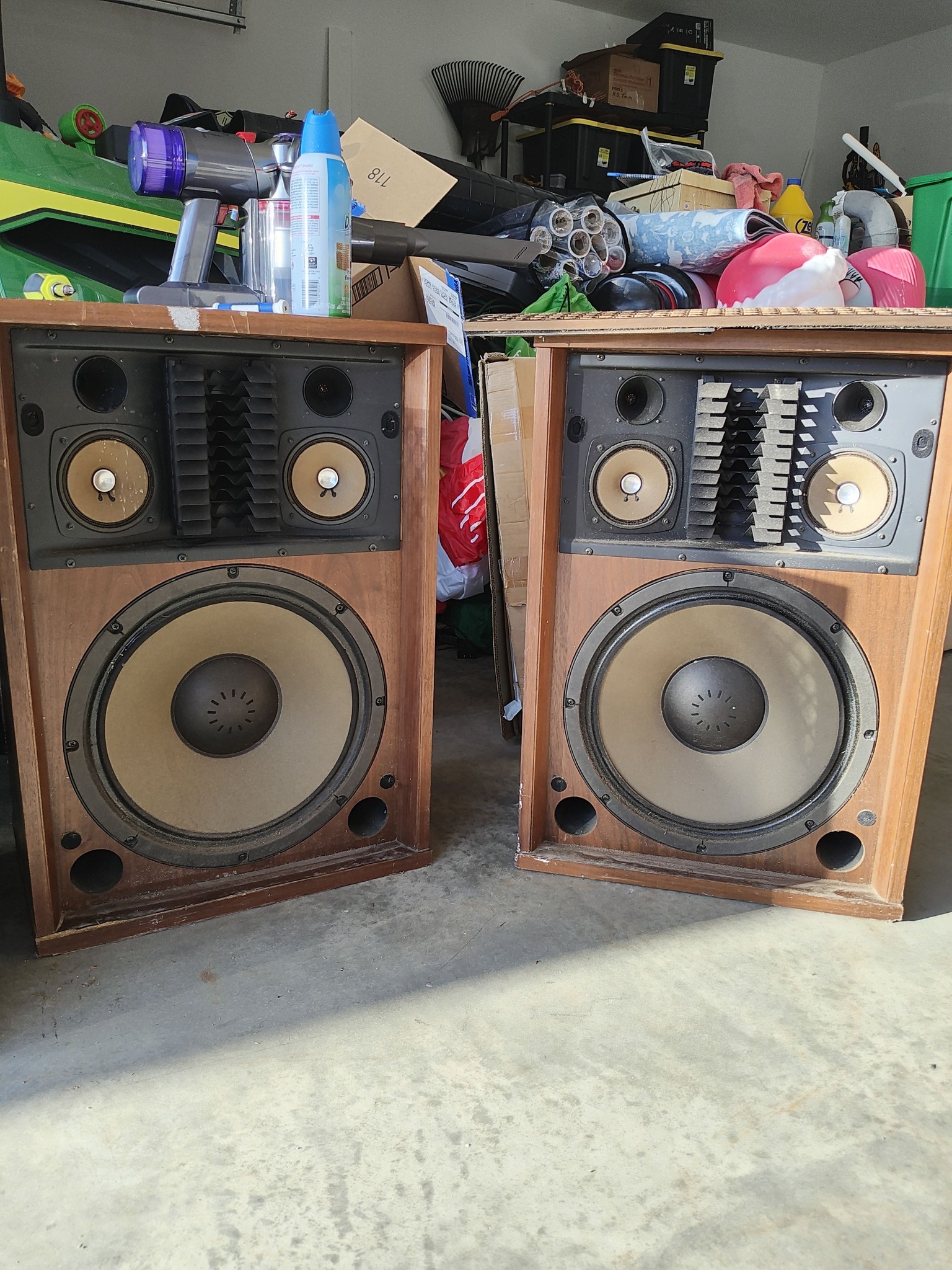What are the characteristics and maintenance requirements of