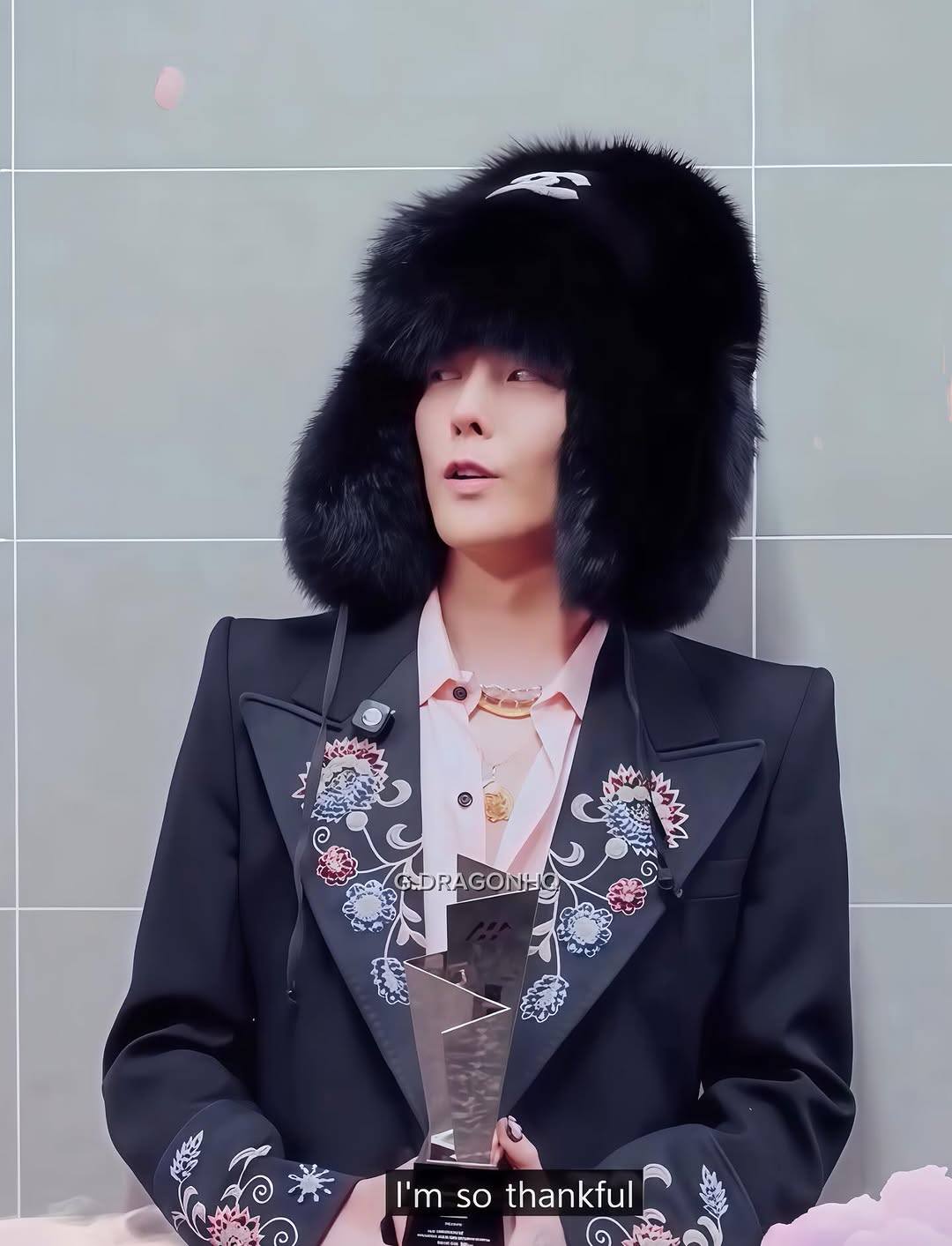 G-Dragon's award acceptance video