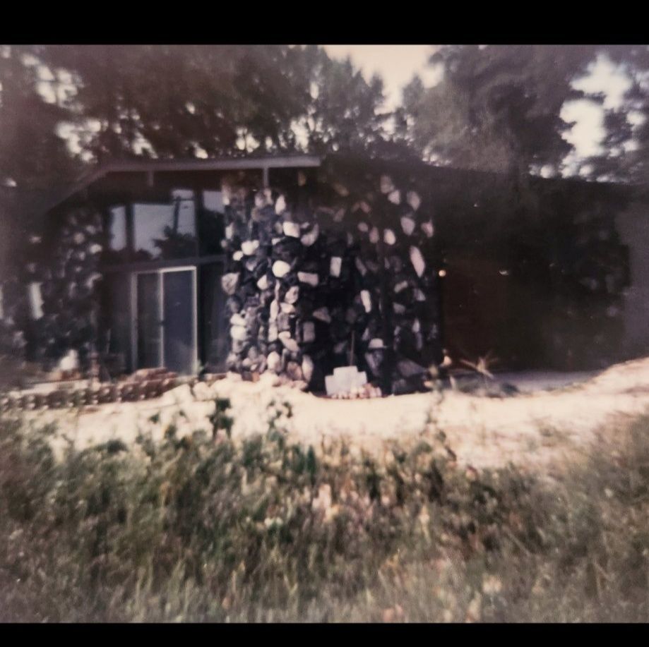Was there a big house on top of a hill in the 70s and 80s?