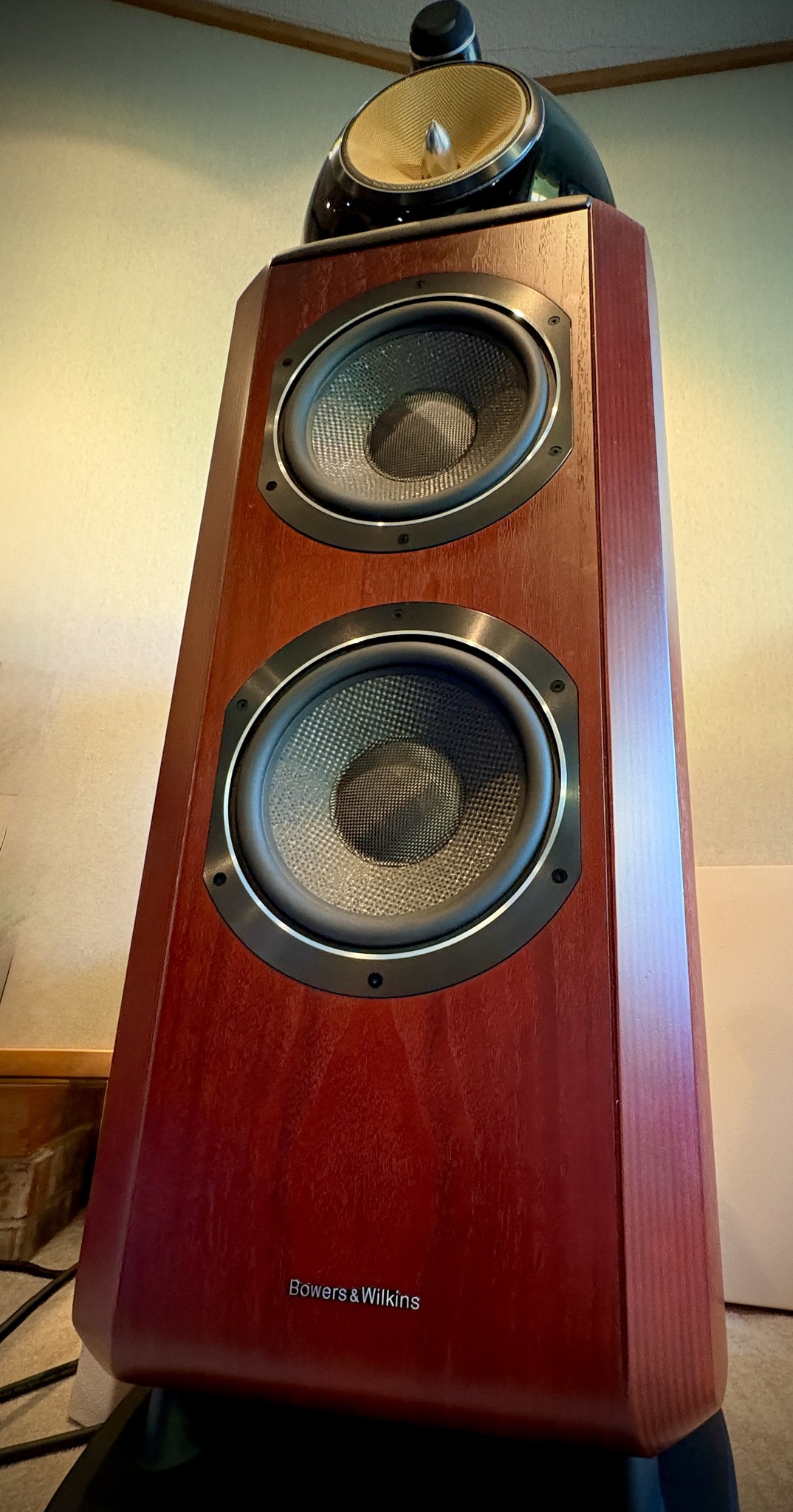 B&W DM2 MKII speakers in vintage home office setup
