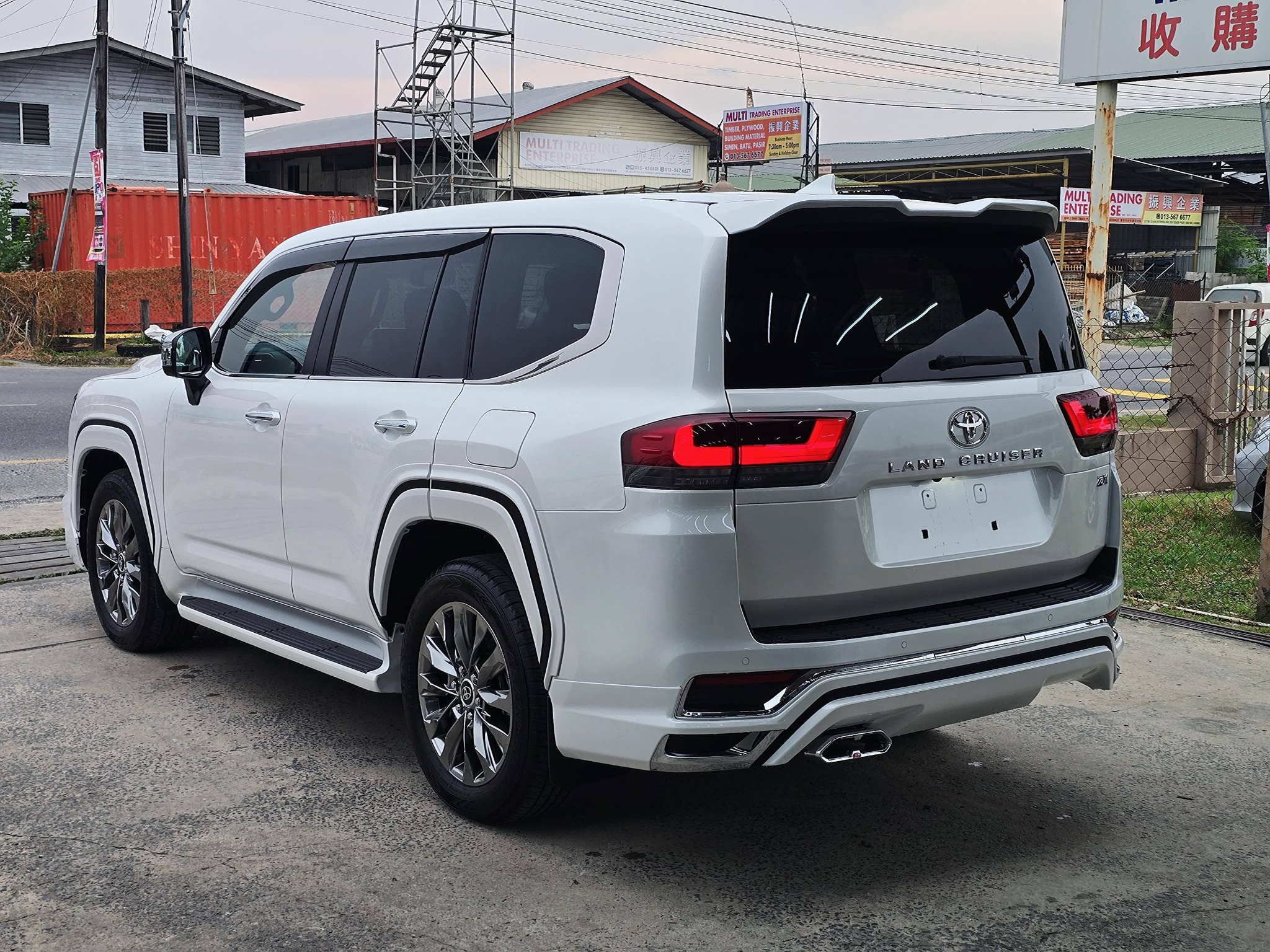 その他 K Toyota Land Cruiser 300 interior and exterior tour