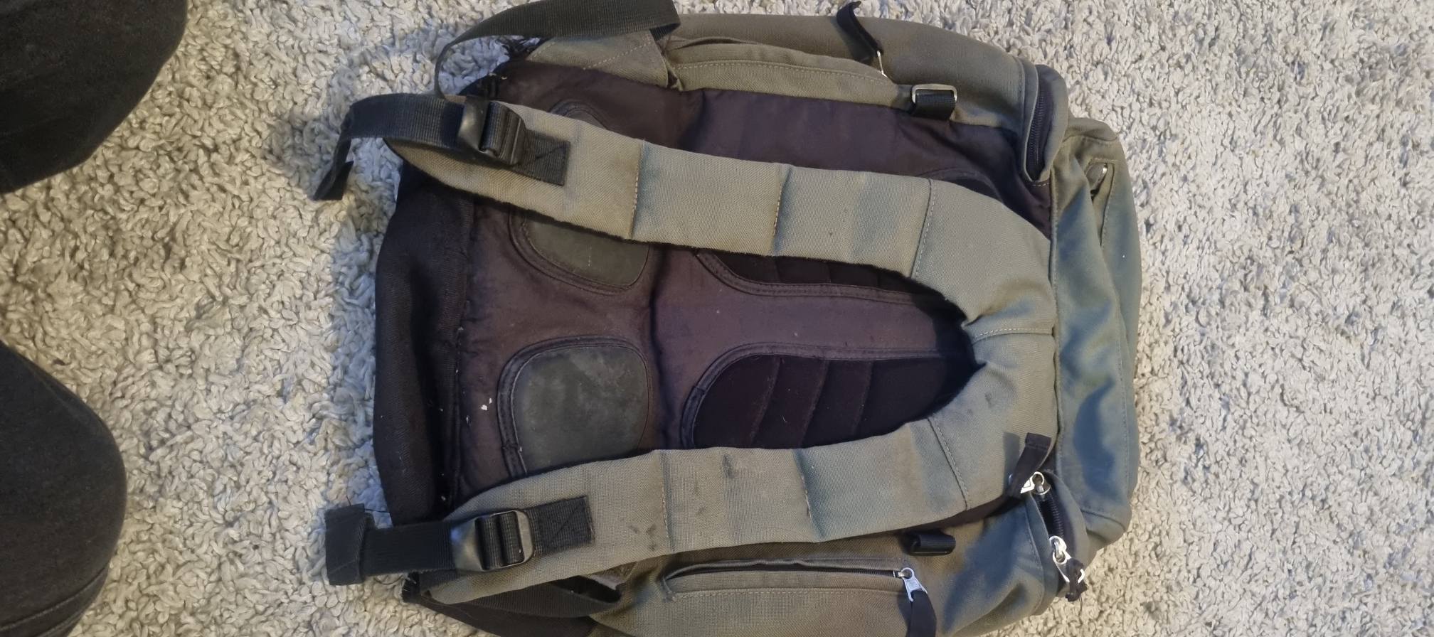 Identify Salomon skate backpack from 90s?