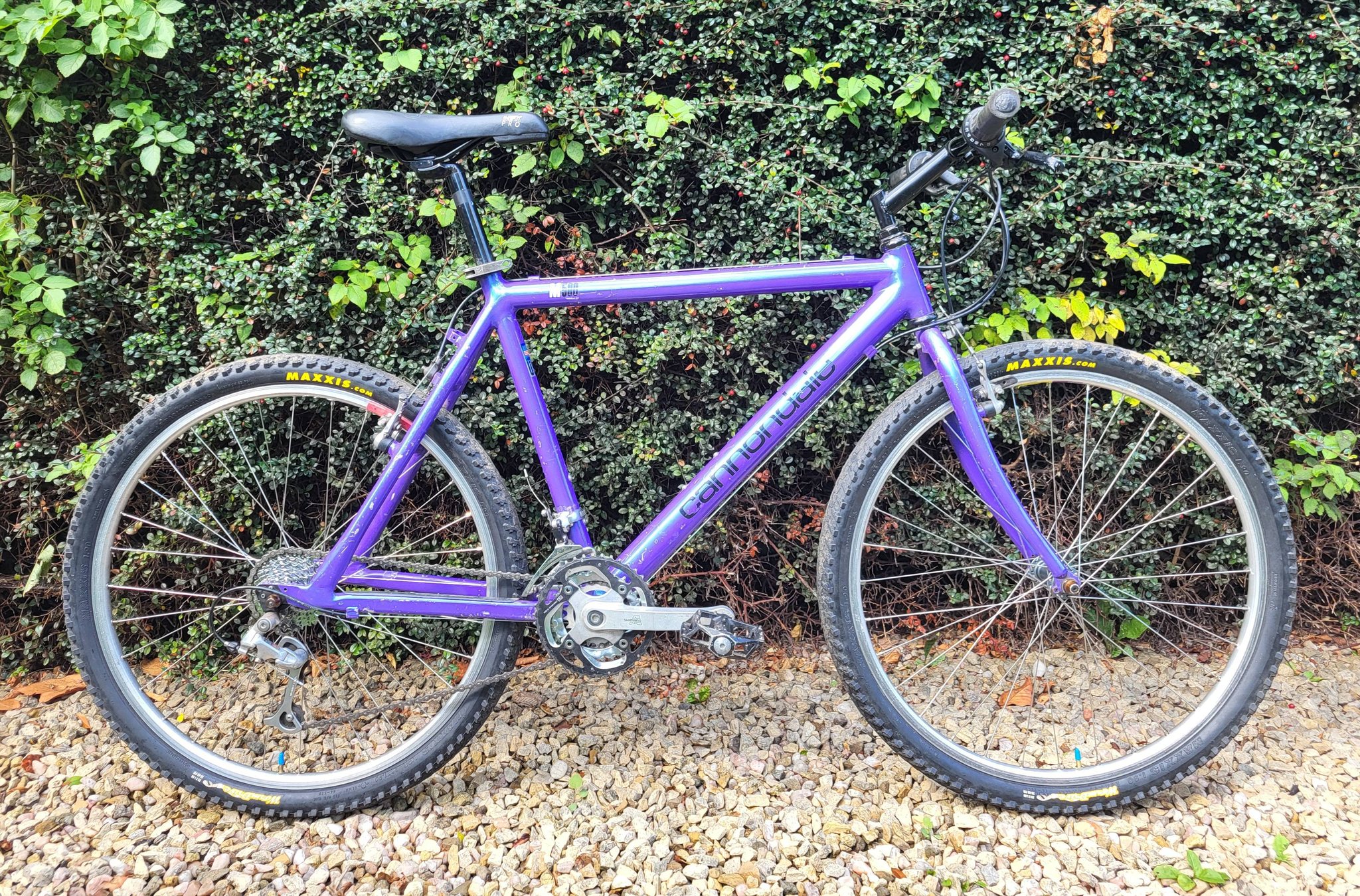 Vintage Cannondale M700 mountain bike. • Cannondale aluminum frame