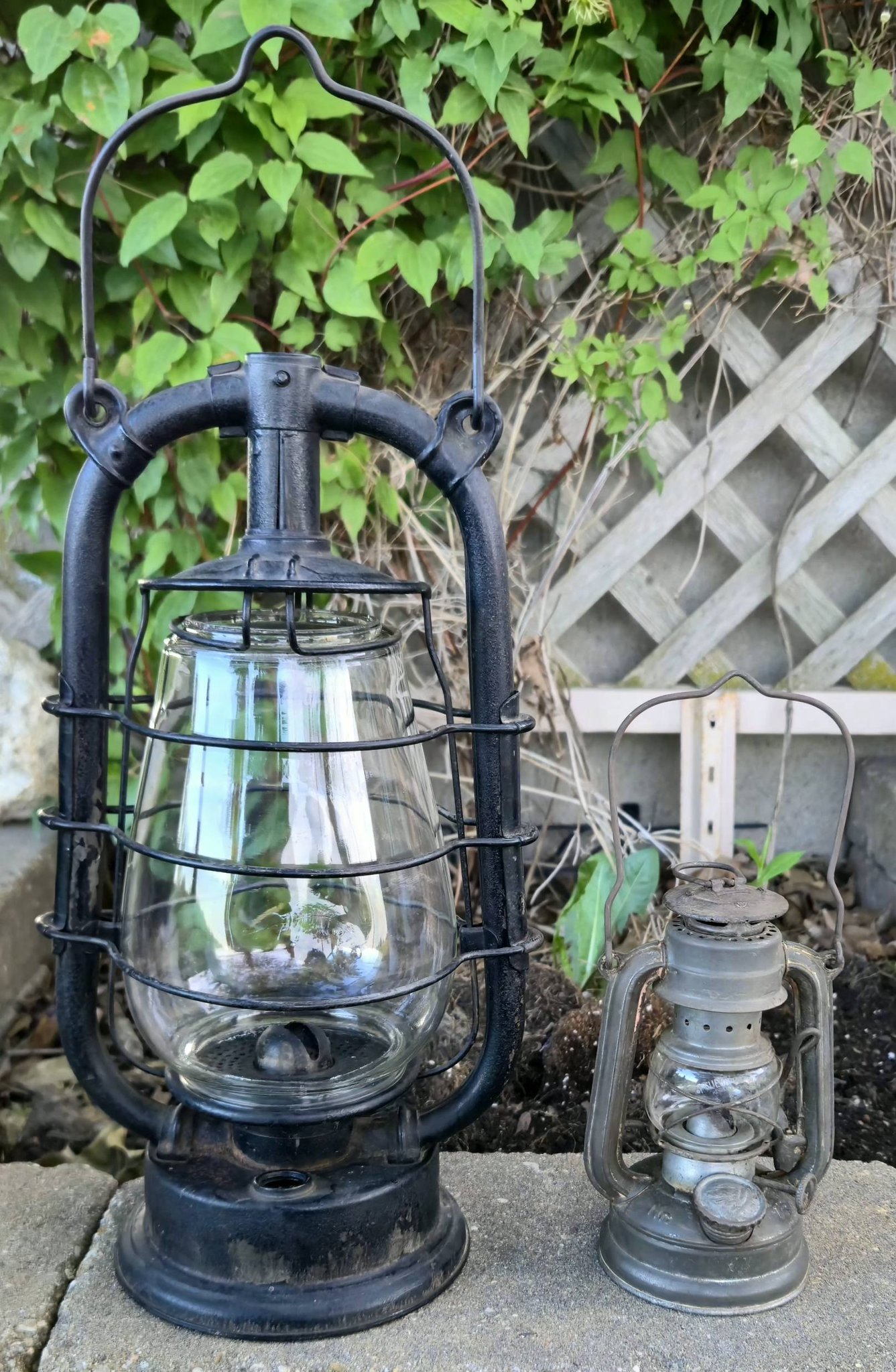 FEUERHAND 75 Weight &Rubber Seal ① What are the dimensions of a Feuerhand Atom 75 lantern?