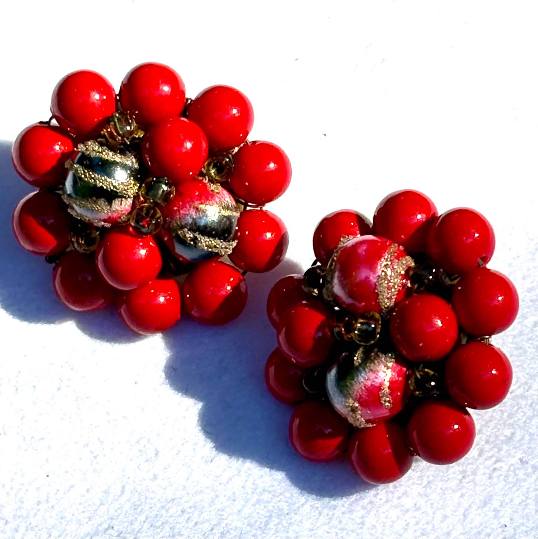Boucles D'oreilles Vintage à Clips - Dorées Avec Perle Rouge - Occasion Bon état - Style Rétro Chic