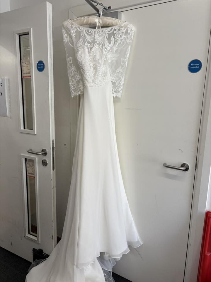Hi, I don't know if anyone is looking for a cheap brides dress . In Taunton today I saw at British heart foundation shop they were selling new wedding dresses for £15