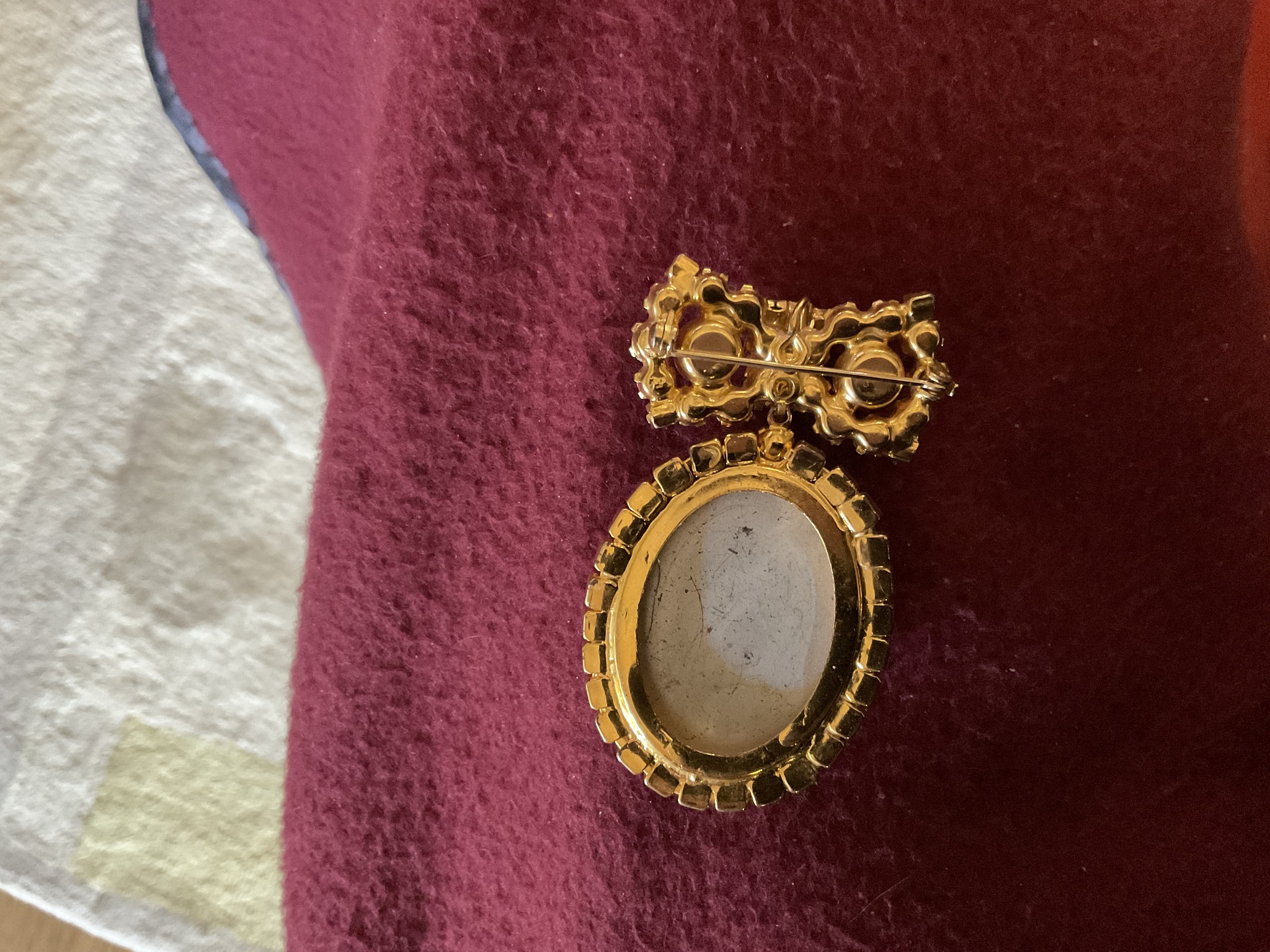 What are figure 8s in Juliana jewelry?