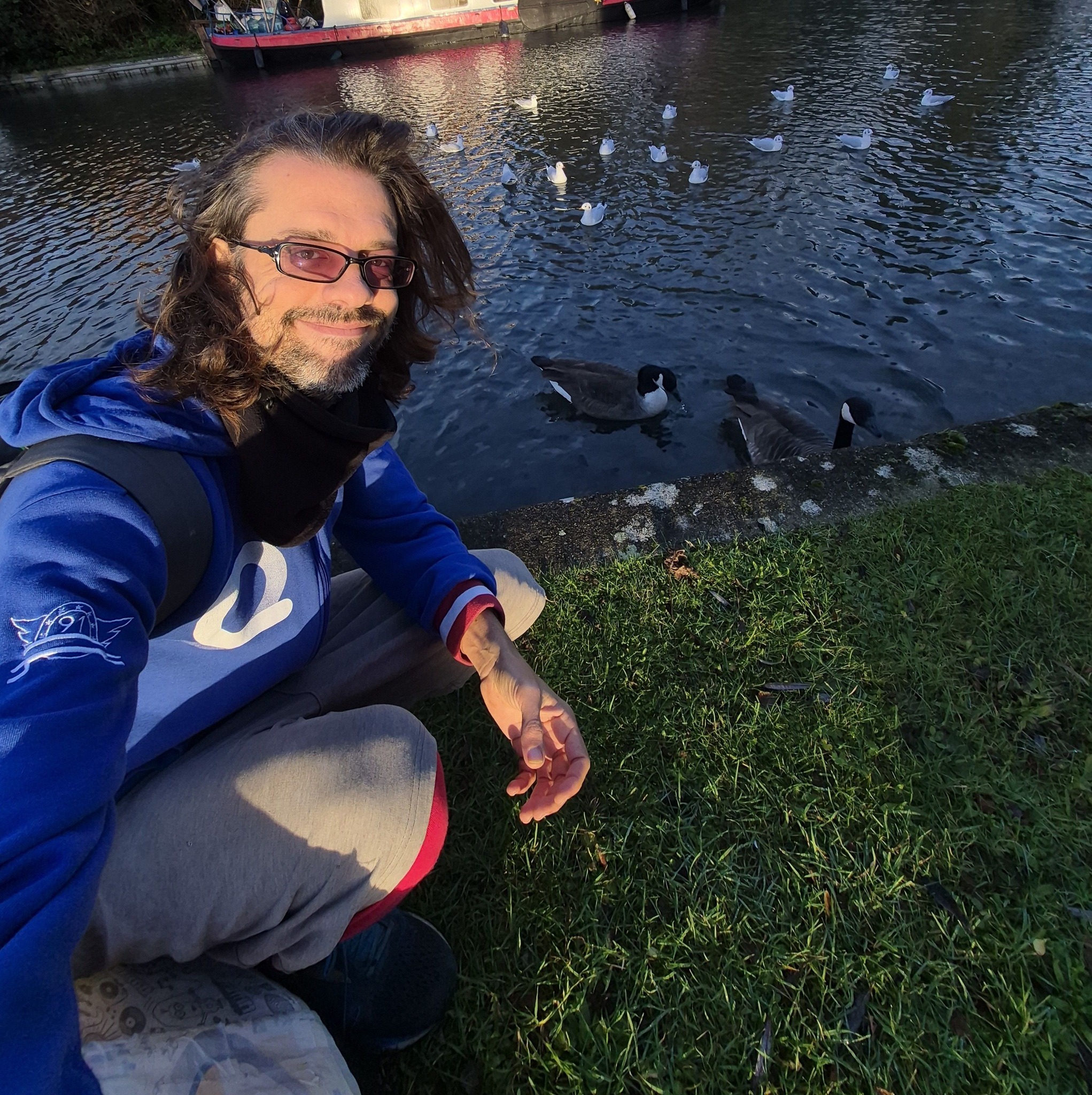 🐦‍⬛ Mag in the Mirror 🪞 #gratitude #love #bird #connect #experiment ...
