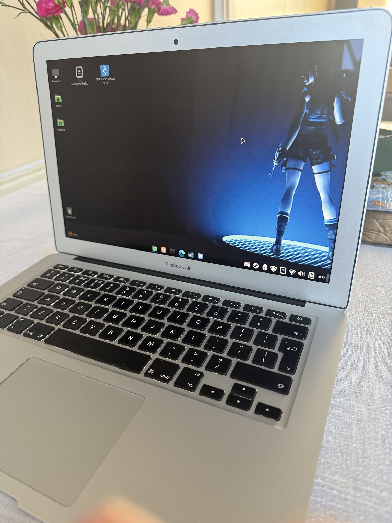 Linux mint on macbook air 2017 works