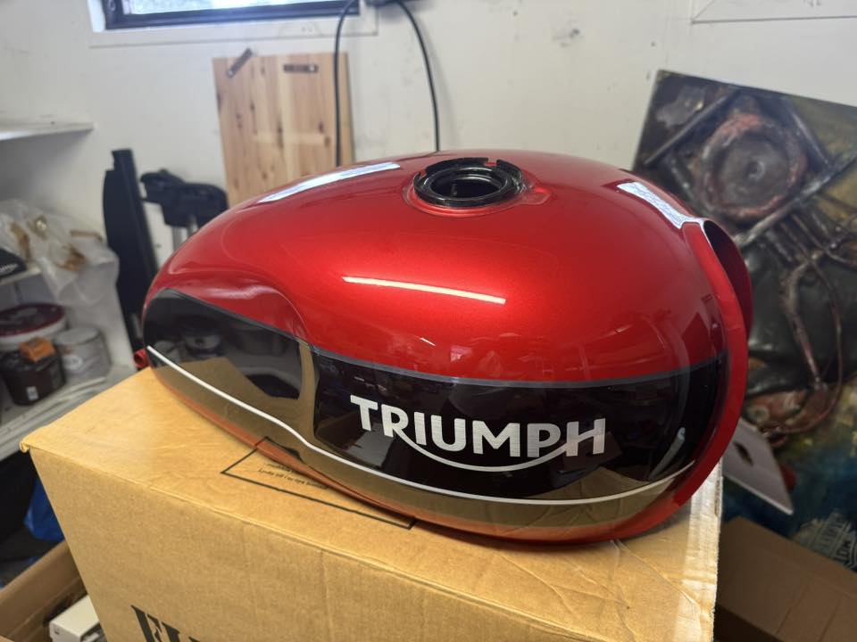 Red tank for sale in excellent condition