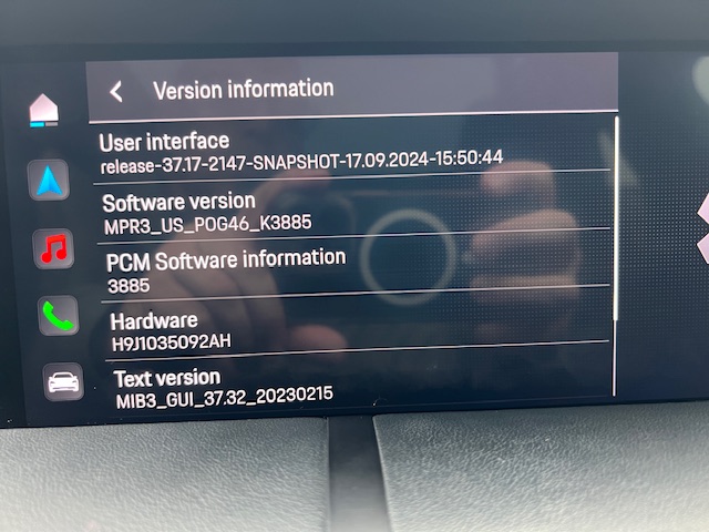 What software versions are compatible with 2022 Porsche Taycan?