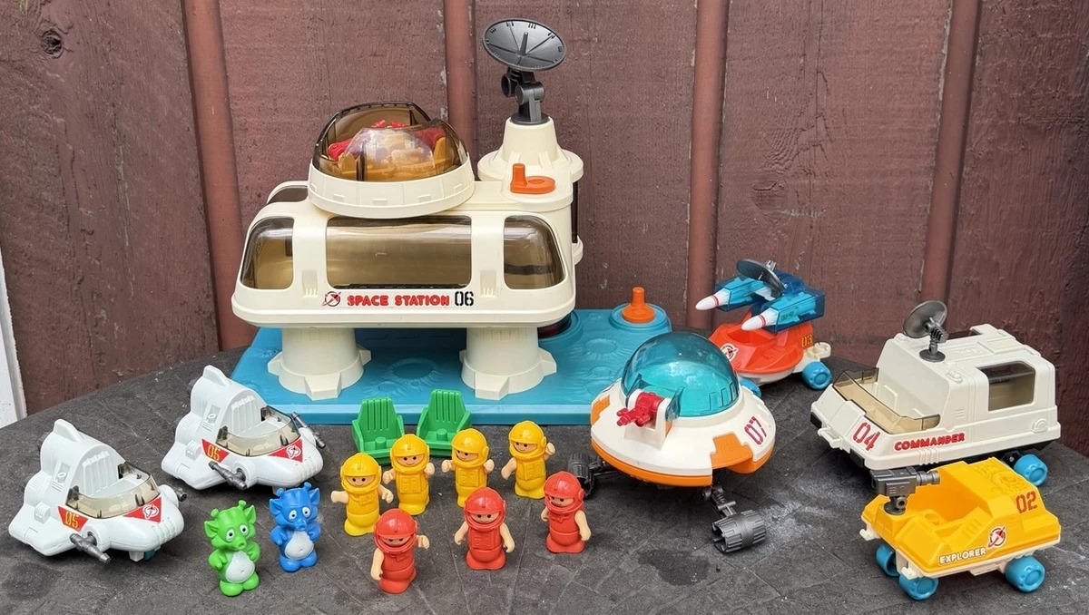 A 1996 trendmaster independence day new york city micro battle
