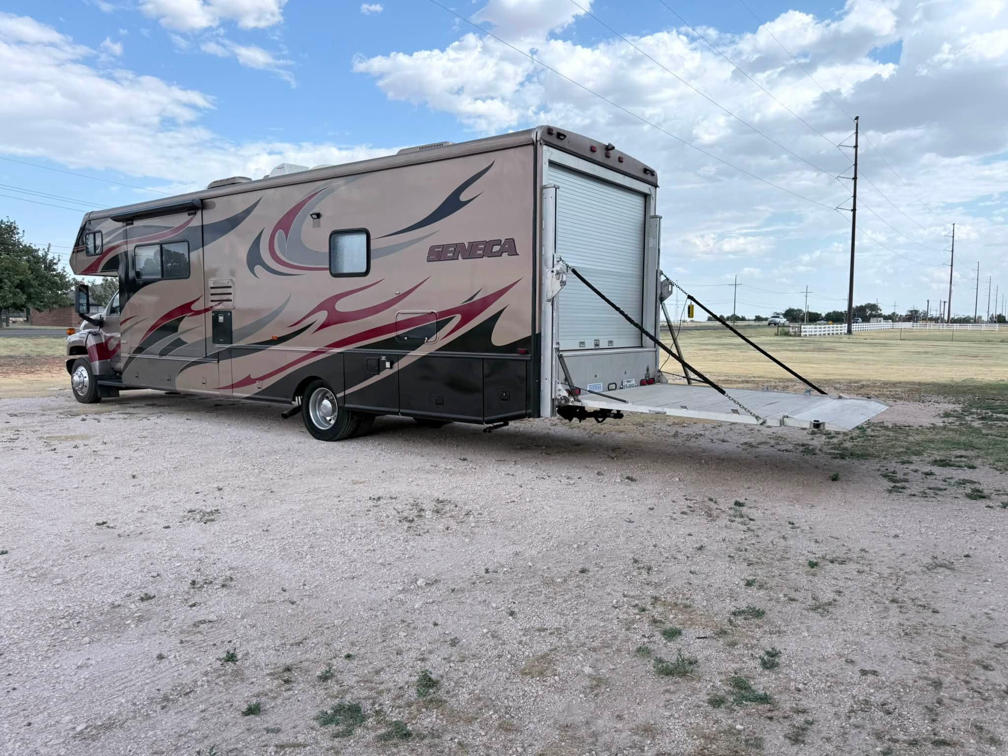 2006 Jayco Seneca Motovan for Sale in Amarillo, TX