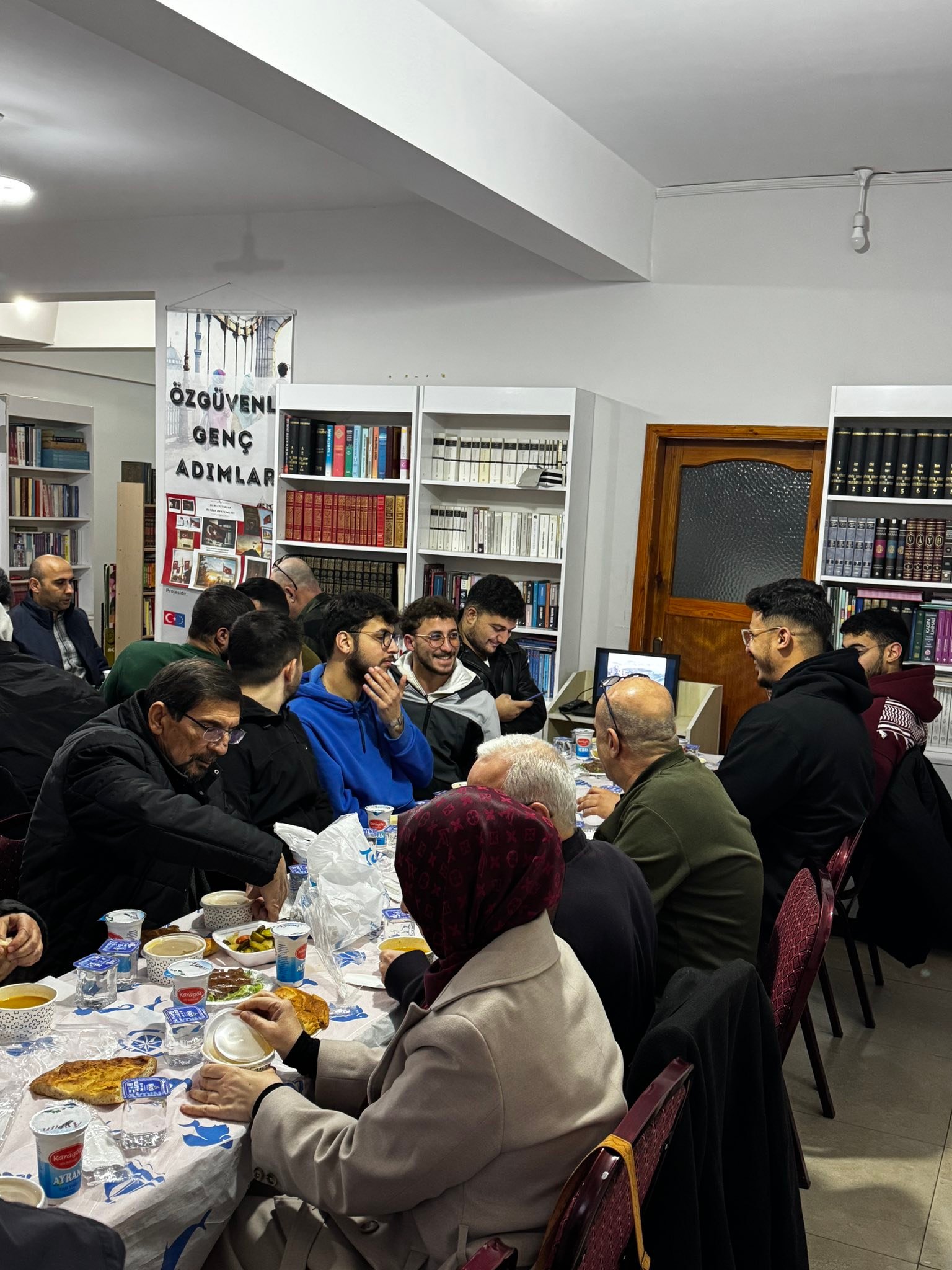 Şevket Taşçı - Uşak Değişim Derneği’nden Anlamlı İftar... | Facebook