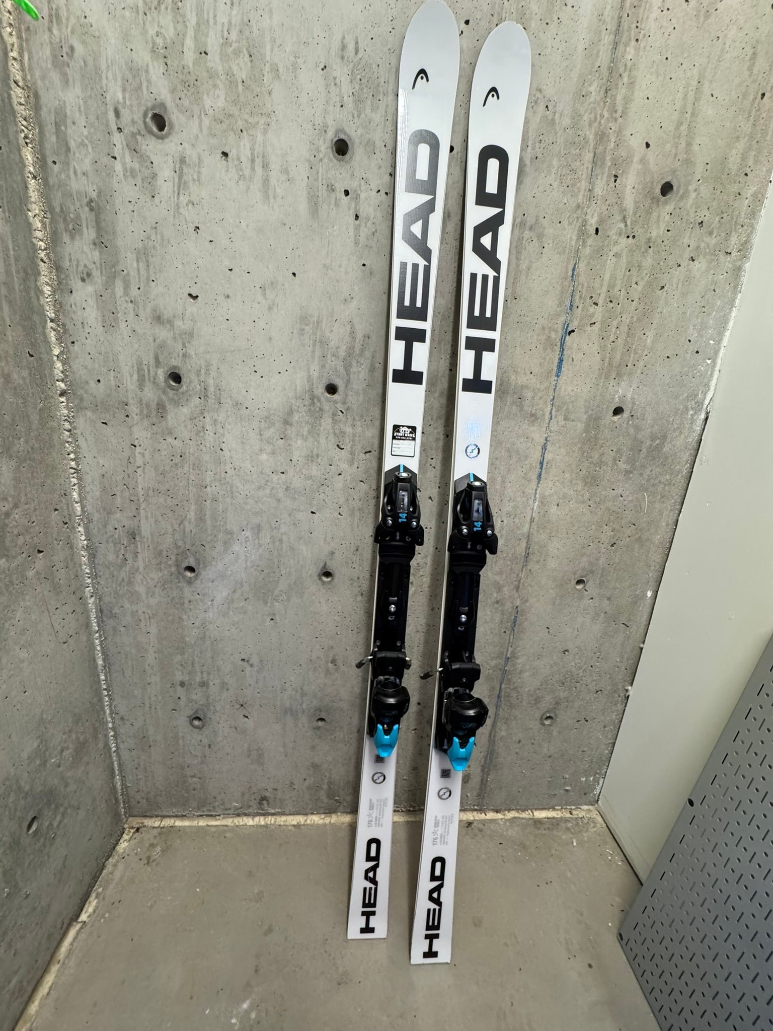 Head WC Rebel e-GS 176cm Skis w/ FreeFlex 14 Bindings – Brand New 