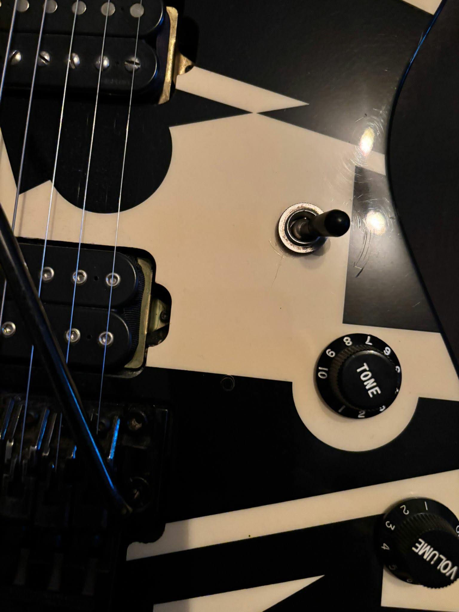 Can I wire Dimarzio and Seymour Duncan humbuckers in Epiphone SG G
