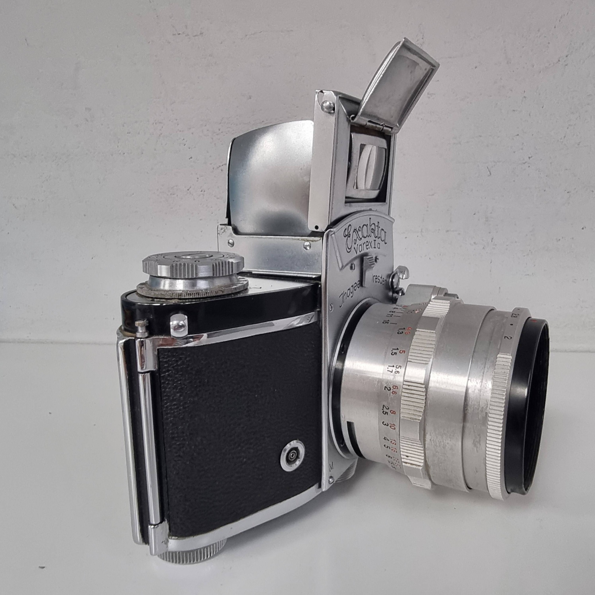 What Exakta Varex IIa model has a Carl Zeiss Biotar 58mm f/2 lens?