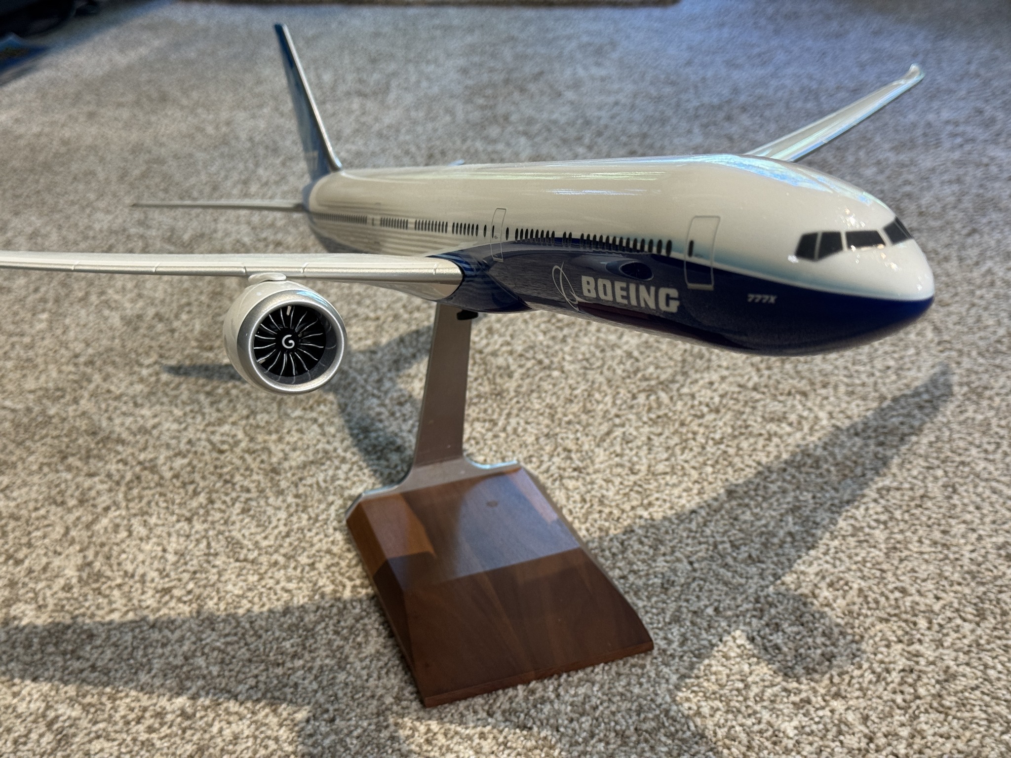 Pacmin Airbus 220 and Boeing 777-9 models for sale