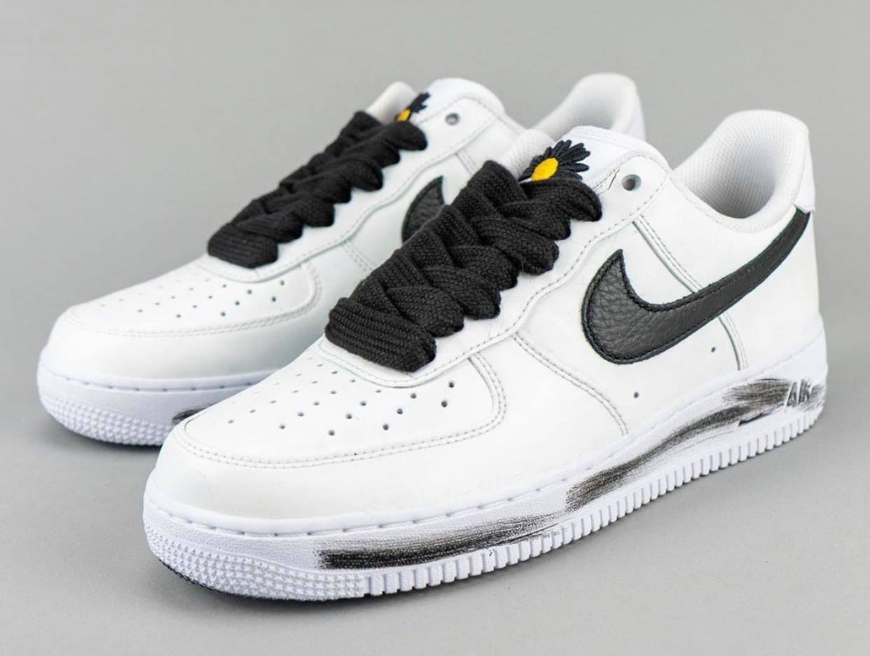 In-hand look at the PEACEMINUSONE x Nike Air Force 1 “Para-Noise 