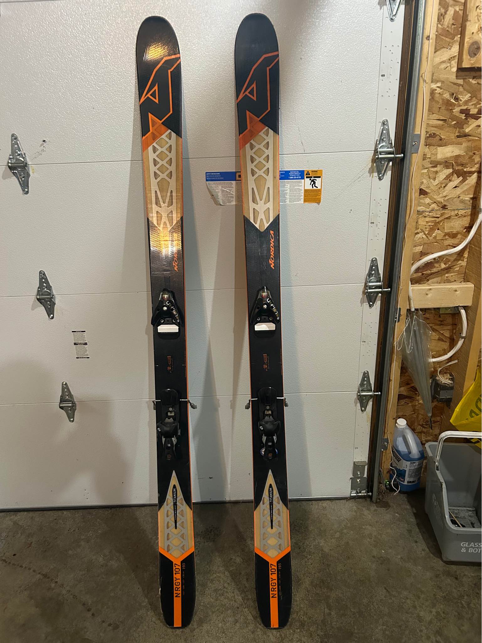 【NORDICA】ALL MOUNTAIN :NRGY107 Nordica NRGY 107 with Salomon Sth 16 bindings. Great all mtn ski
